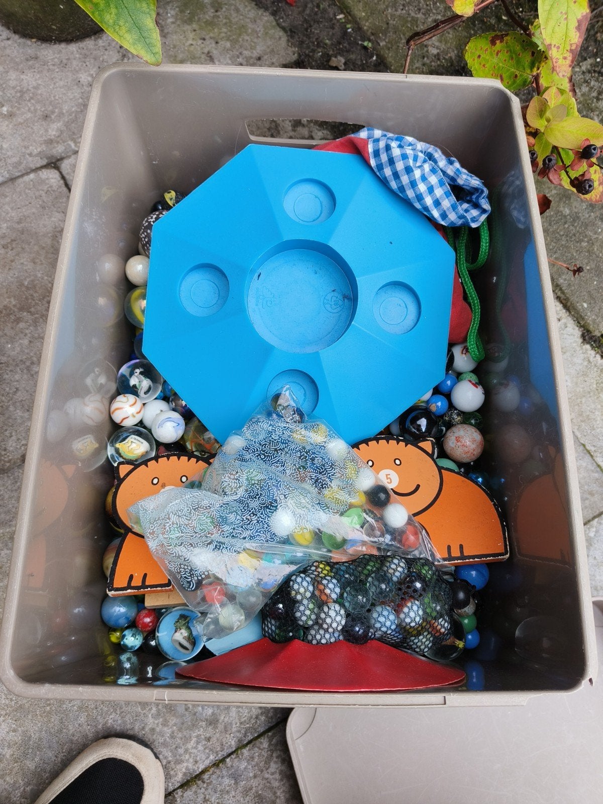 Bak met knikkers en speelaccessoires, Ophalen, Gebruikt, Jongen of Meisje