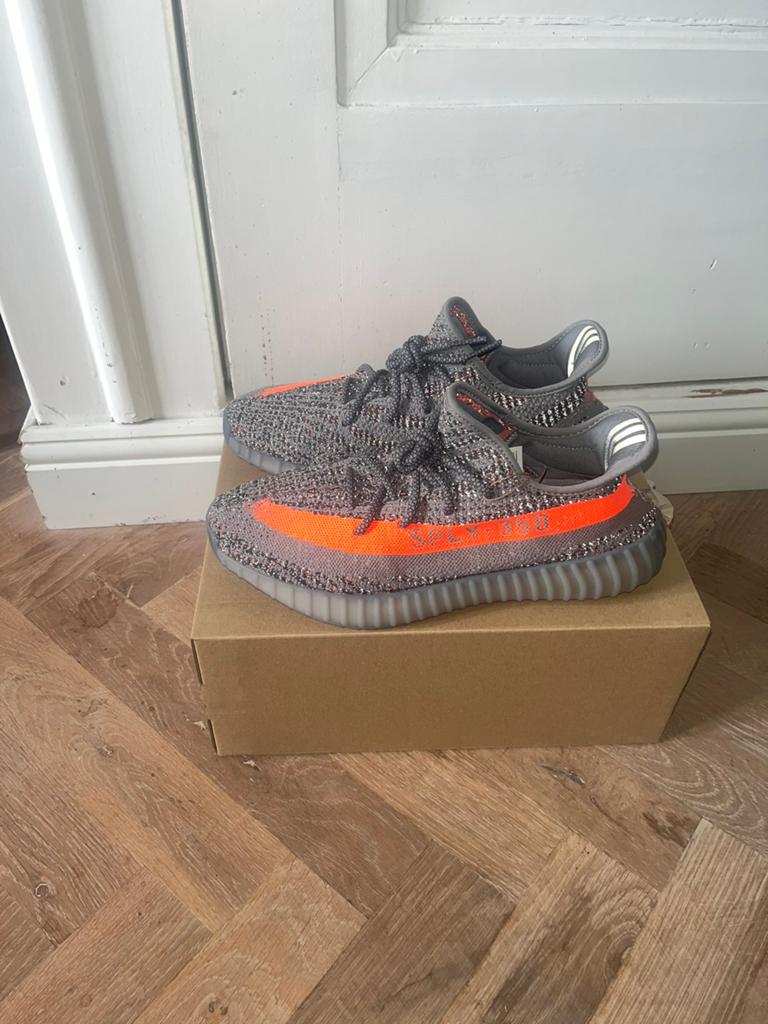 Yeezy 350 v2 “Beluga”, Kleding | Heren, Schoenen, Ophalen, Overige kleuren, Nieuw, Sneakers of Gympen