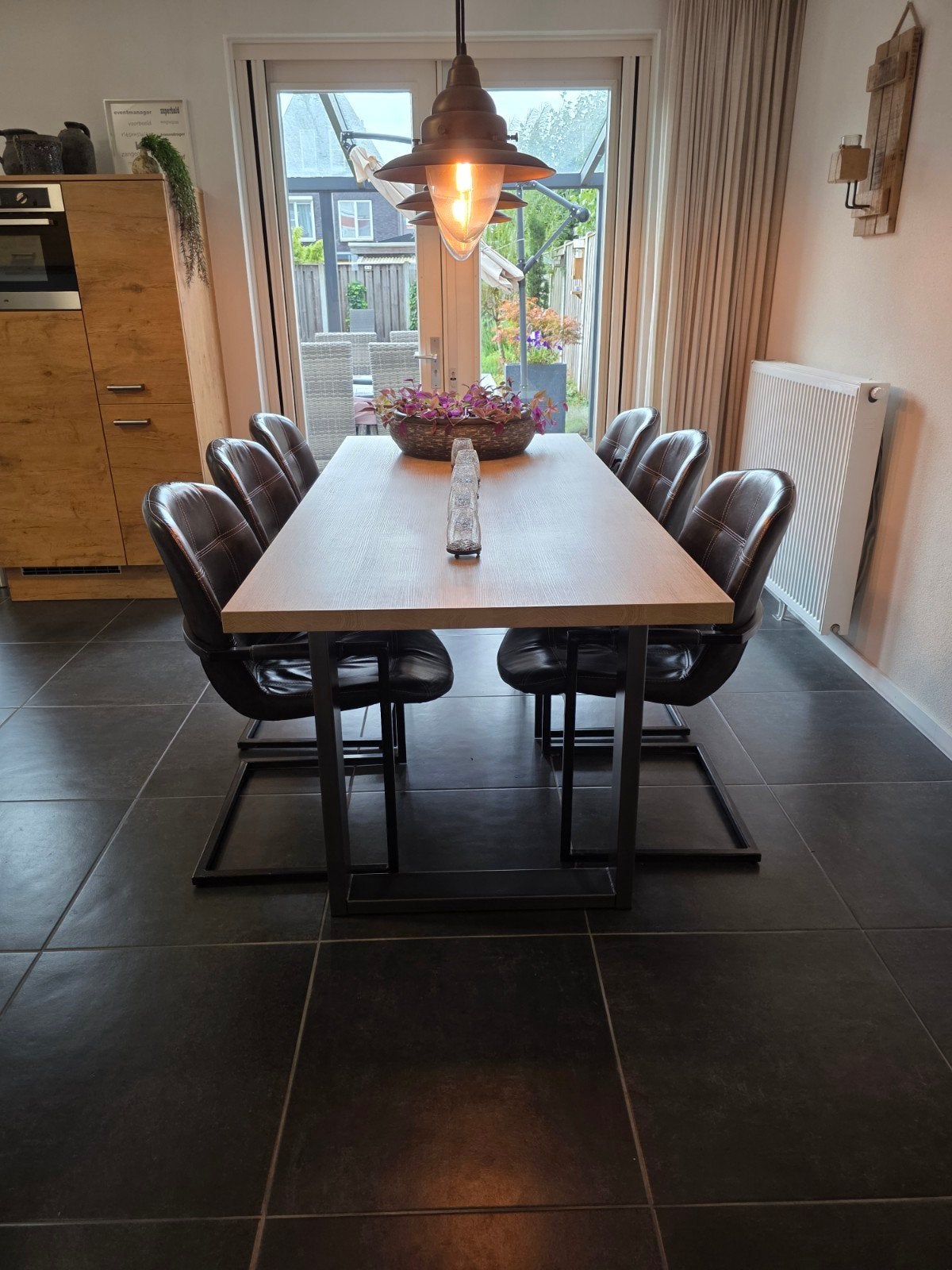 Eettafel 220 x 100 cm met 6 stoelen - Industrieel design, Huis en Inrichting, Gebruikt, Bruin, Hout, Ophalen of Verzenden