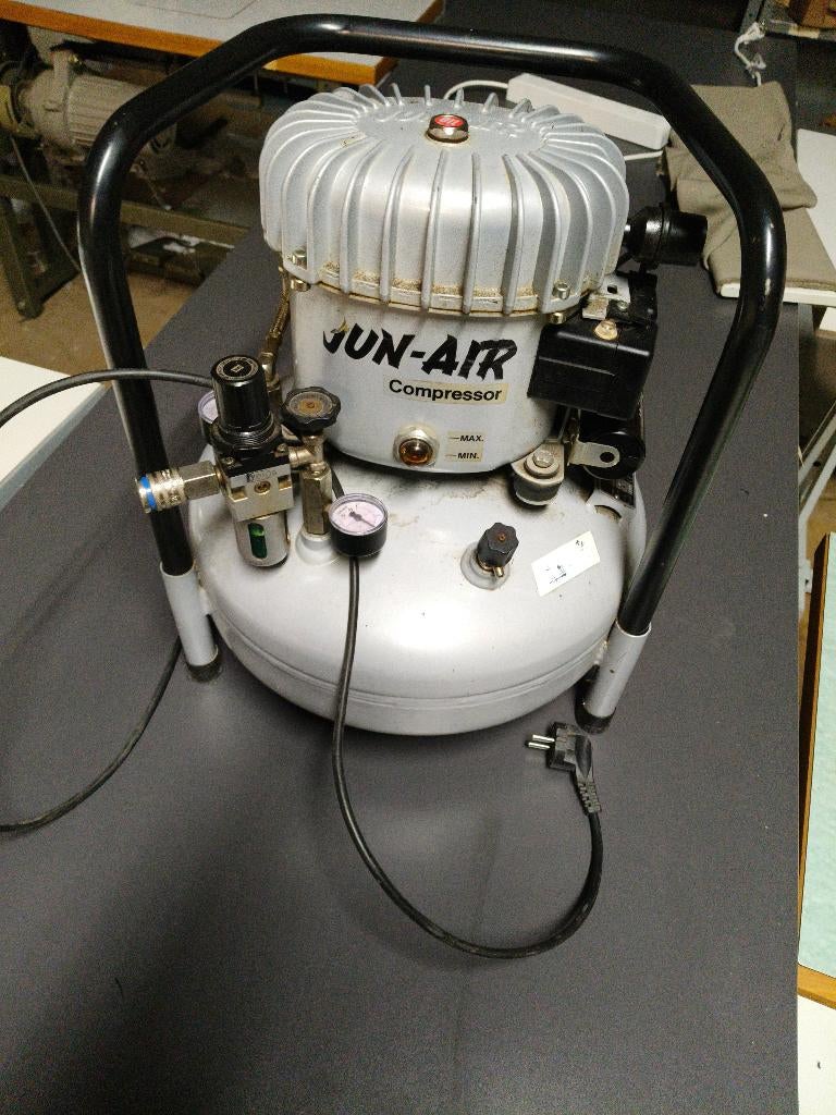 CompressoR, Doe-het-zelf en Verbouw, Overige Doe-het-zelf en Verbouw, Ophalen of Verzenden, Zo goed als nieuw