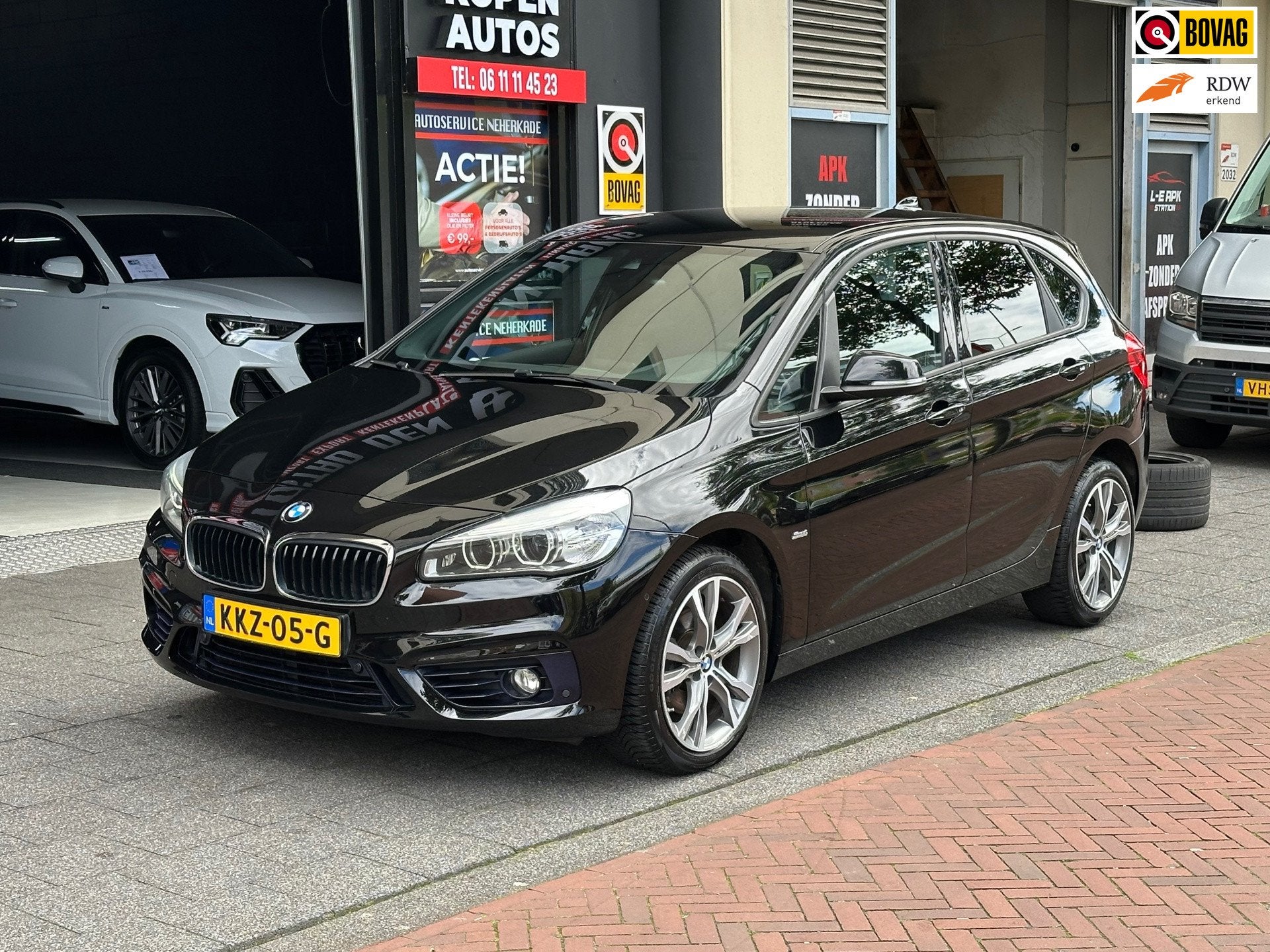 BMW 2-serie Active Tourer 220i High Executive Aut Navi Clima, Auto's, 1998 cc, Gebruikt, Euro 6, Automatische klimaatregeling
