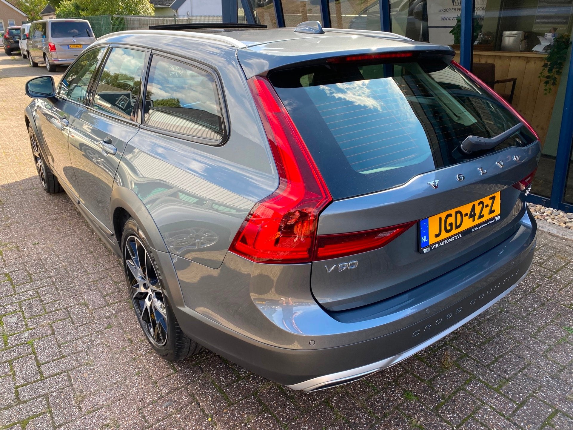 Volvo V90 CROSS COUNTRY 2.0 T5 AWD Pro LEER / PANO/ HEAD UP, Auto's, 1734 kg, 4 cilinders, 1969 cc, Leder
