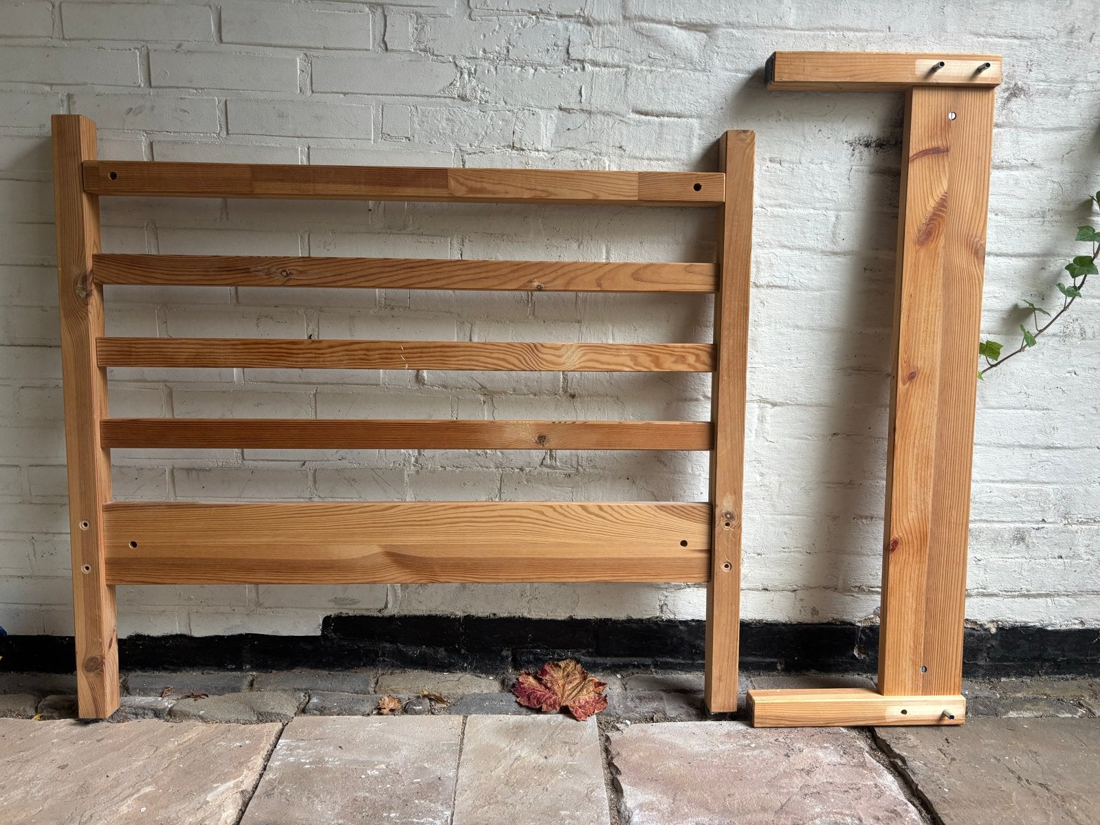Houten bedframe en lattenbodem - Zo goed als nieuw, Ophalen, 90 cm, Eenpersoons, Bruin