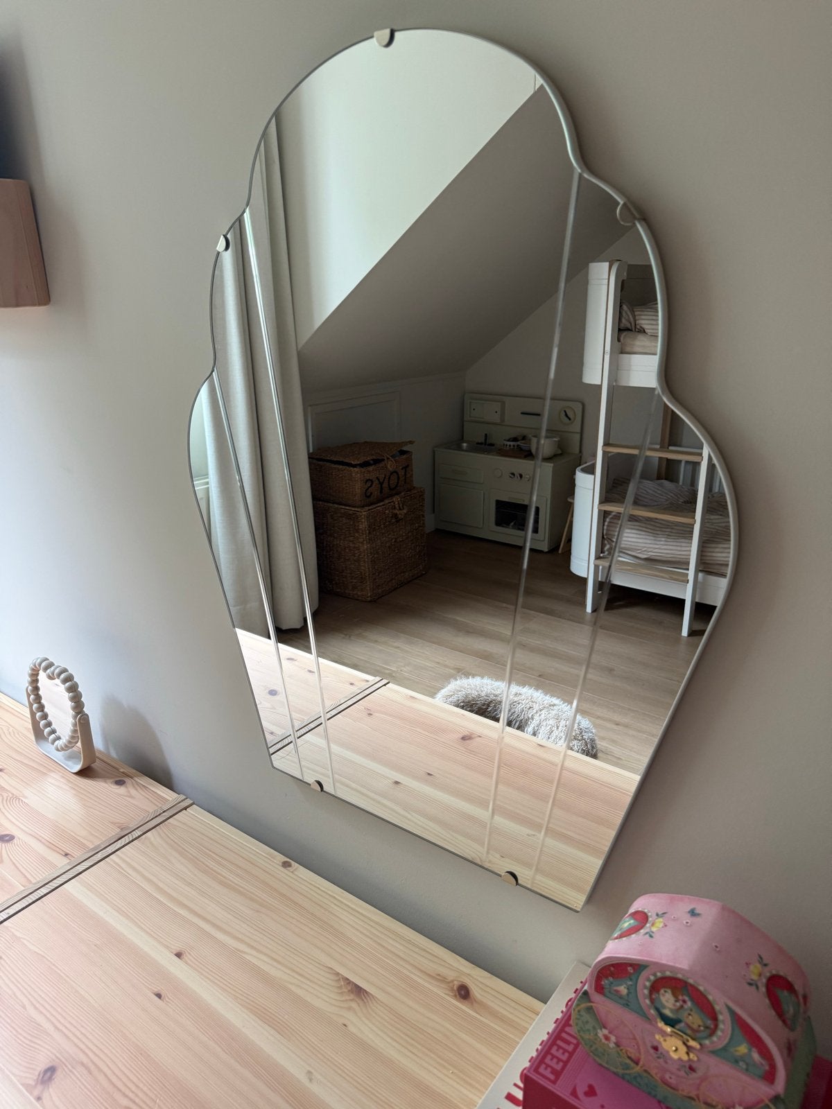 IKEA Schelp Spiegel - Decoratieve Wandspiegel, Huis en Inrichting, Minder dan 50 cm, Gebruikt, Ophalen of Verzenden, Minder dan 100 cm
