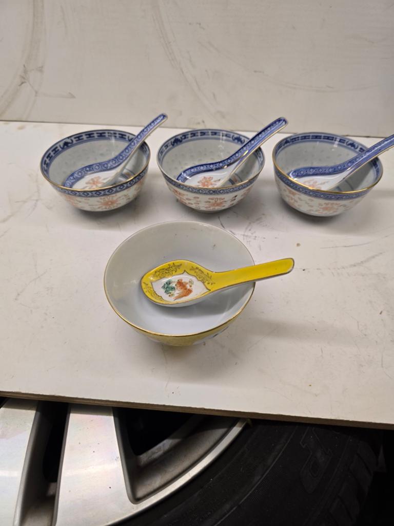 4 Chinezen soepkommen met lepel, Ophalen of Verzenden