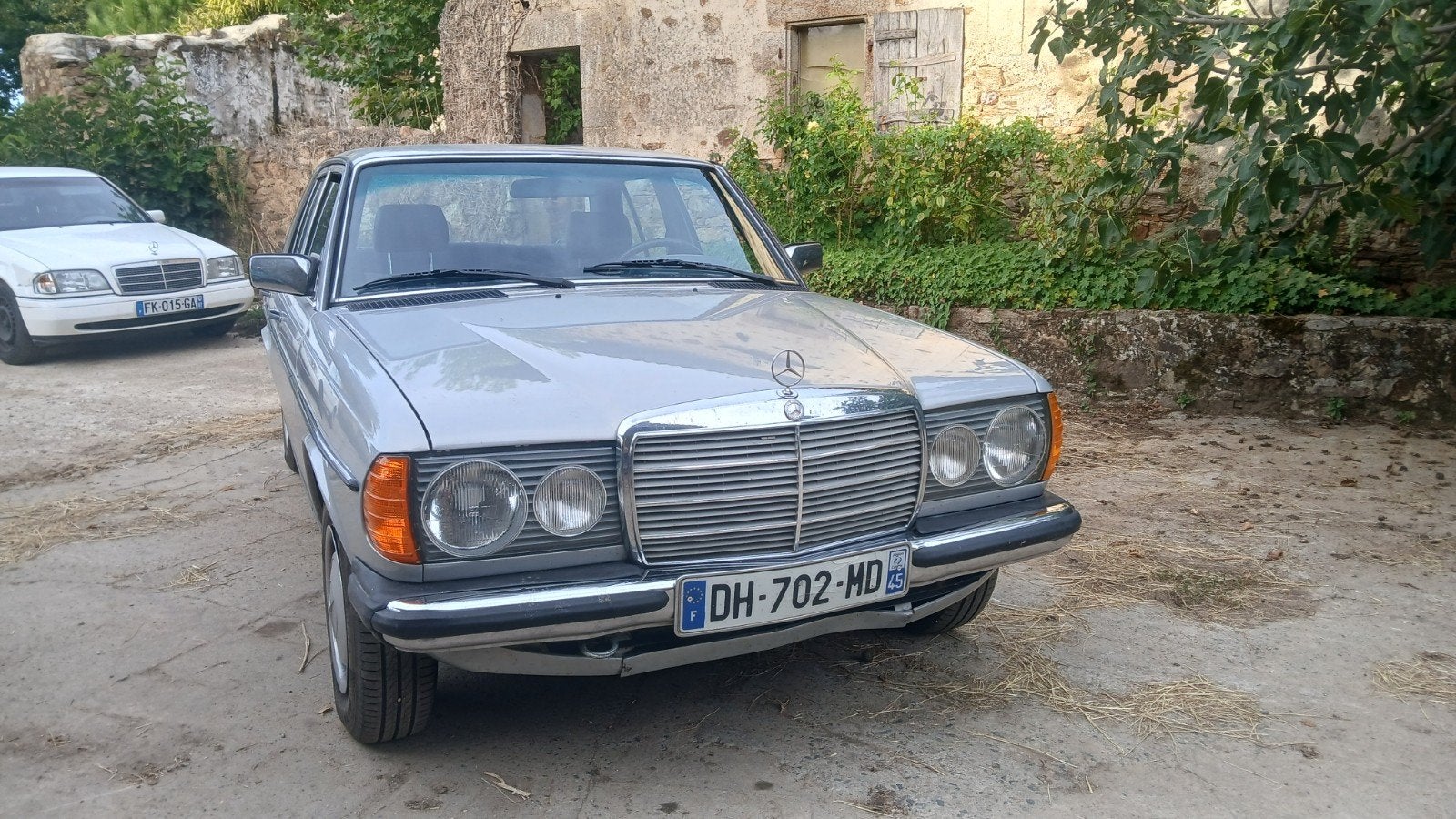 Mercedes 240d w123, Auto's, Achterwielaandrijving, 4 cilinders, Elektrische ramen, Leder en Stof