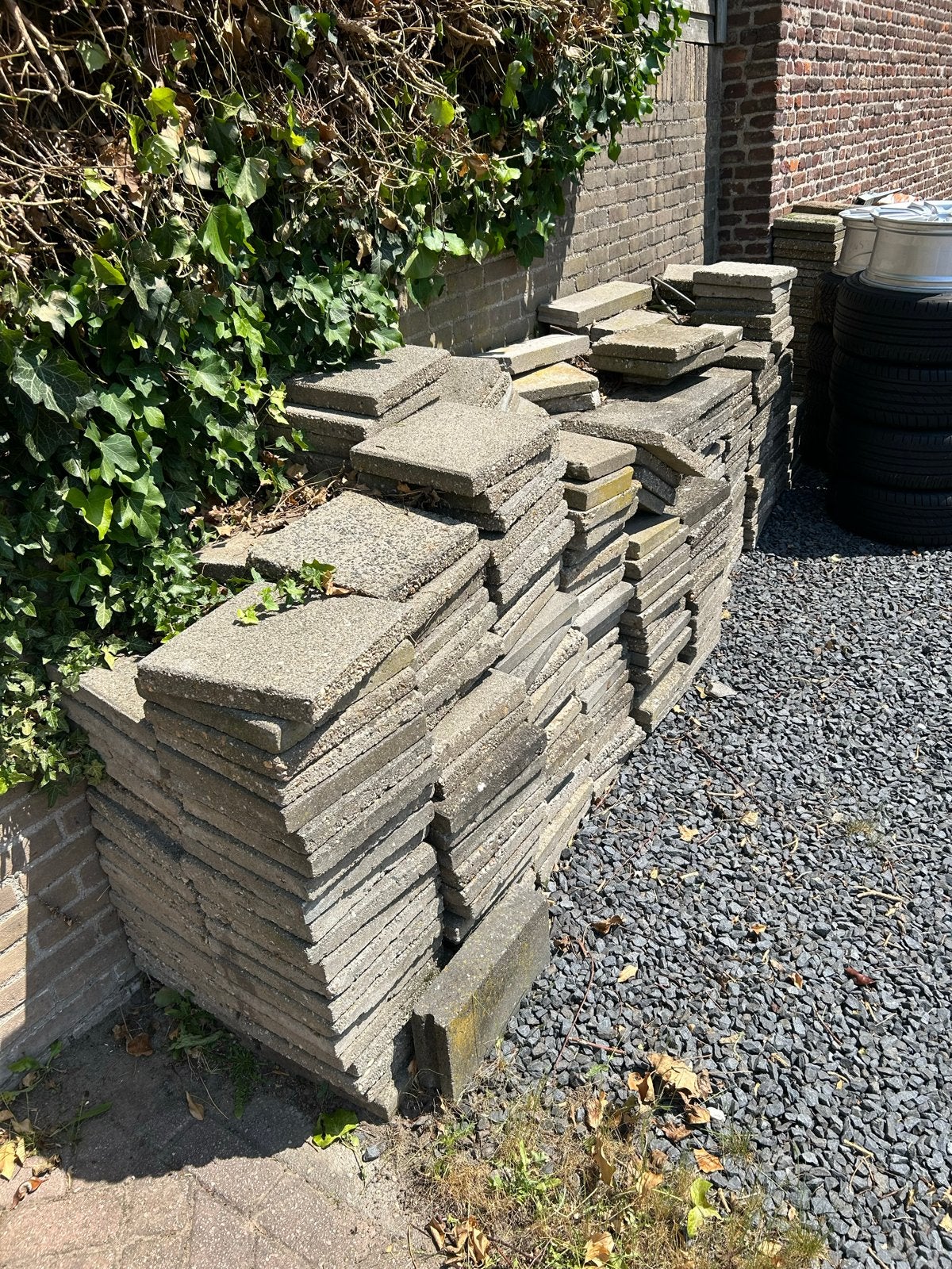 Ongeveer 550 gebruikte stoep en/of terrastegels, Tuin en Terras, Ophalen, Gebruikt, 10 m² of meer, Beton