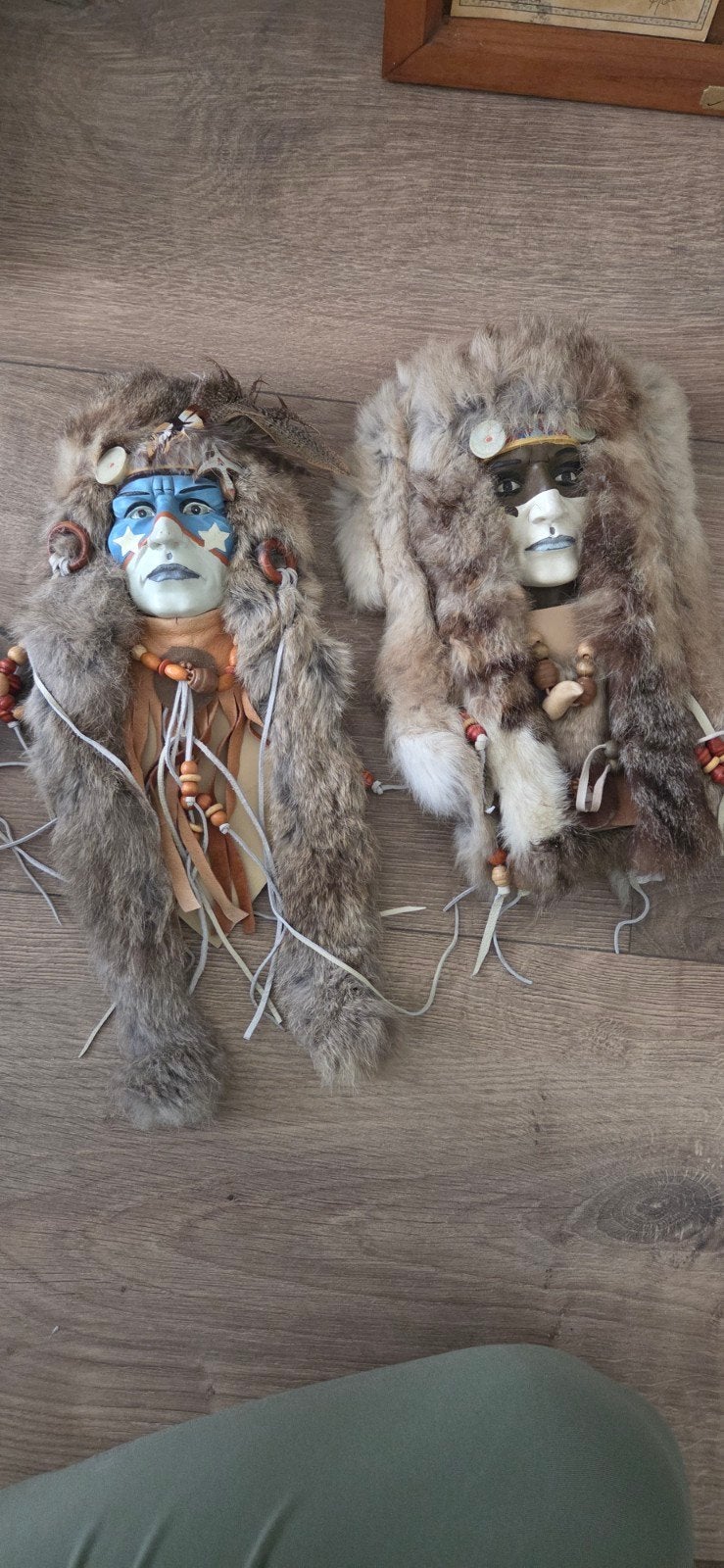 2 Indianen Beeldjes voor aan de Muur - 35x17 cm, Antiek en Kunst, Natuurlijk materiaal, Handgemaakt, Ophalen of Verzenden, Wanddecoratie