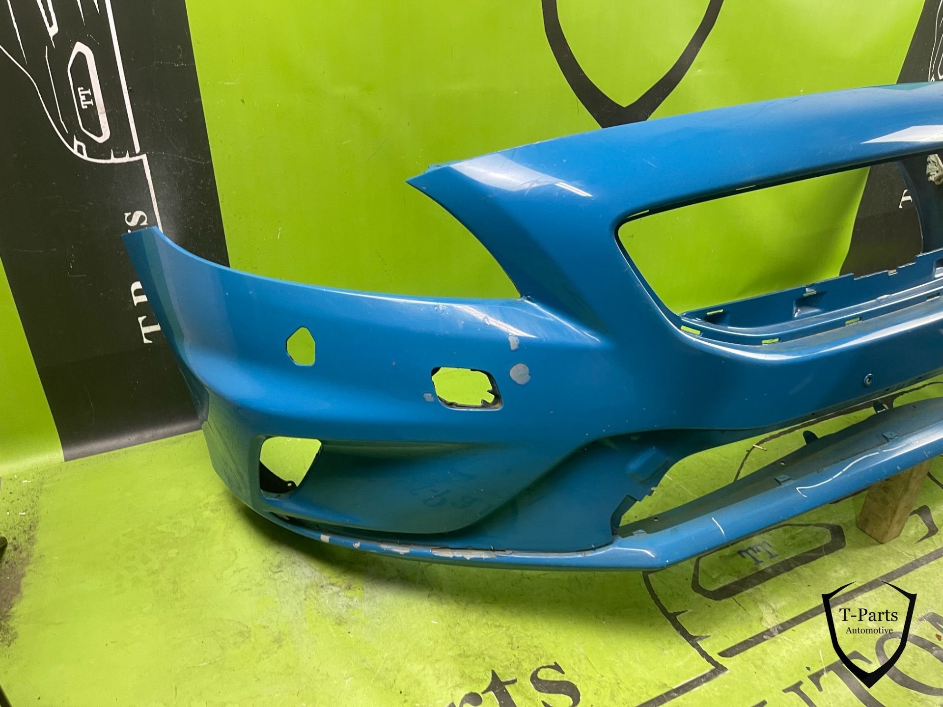 volvo v40 voorbumepr bumper R design, Auto-onderdelen, Carrosserie en Plaatwerk, Info@fabrikant.eu, Ophalen of Verzenden, Volvo