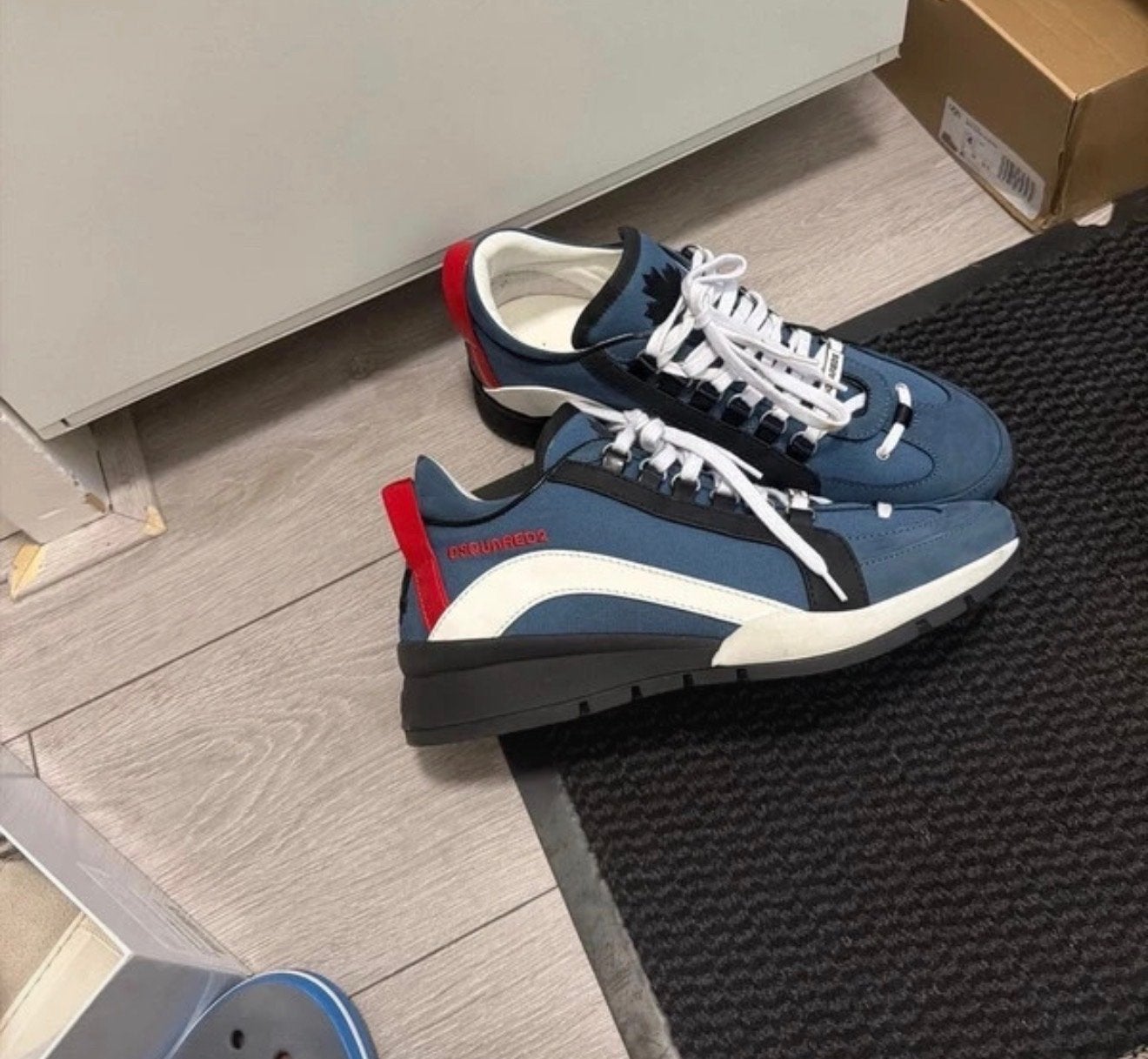 Dsquared  Sneakers - Blauw met rode details, maat 42, Kleding | Heren, Ophalen of Verzenden, Nieuw, Blauw, Sneakers of Gympen