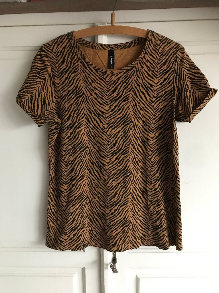 t-shirt (Eksept), Kleding | Dames, Bruin, Ophalen of Verzenden, Zo goed als nieuw, Korte mouw