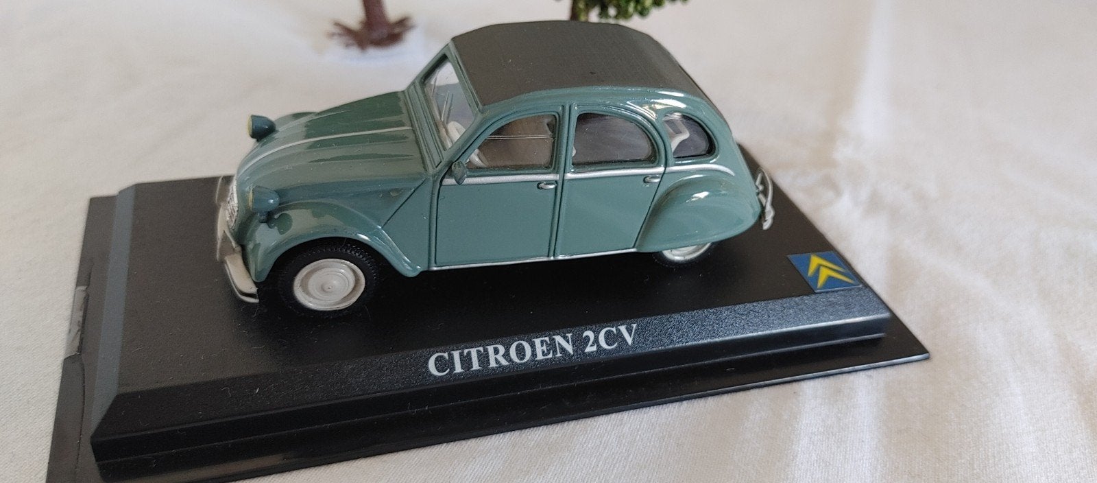 citroen 2CV 1:43, Verzenden, Zo goed als nieuw, Overige merken