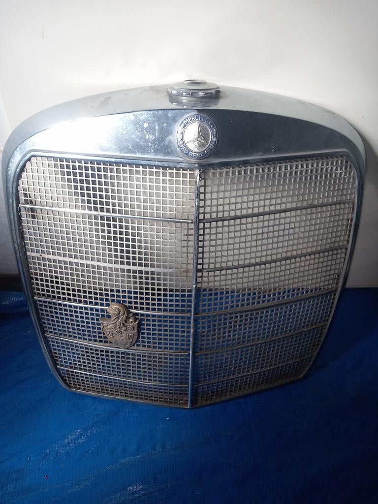 Mercedes W110 grill, Ophalen