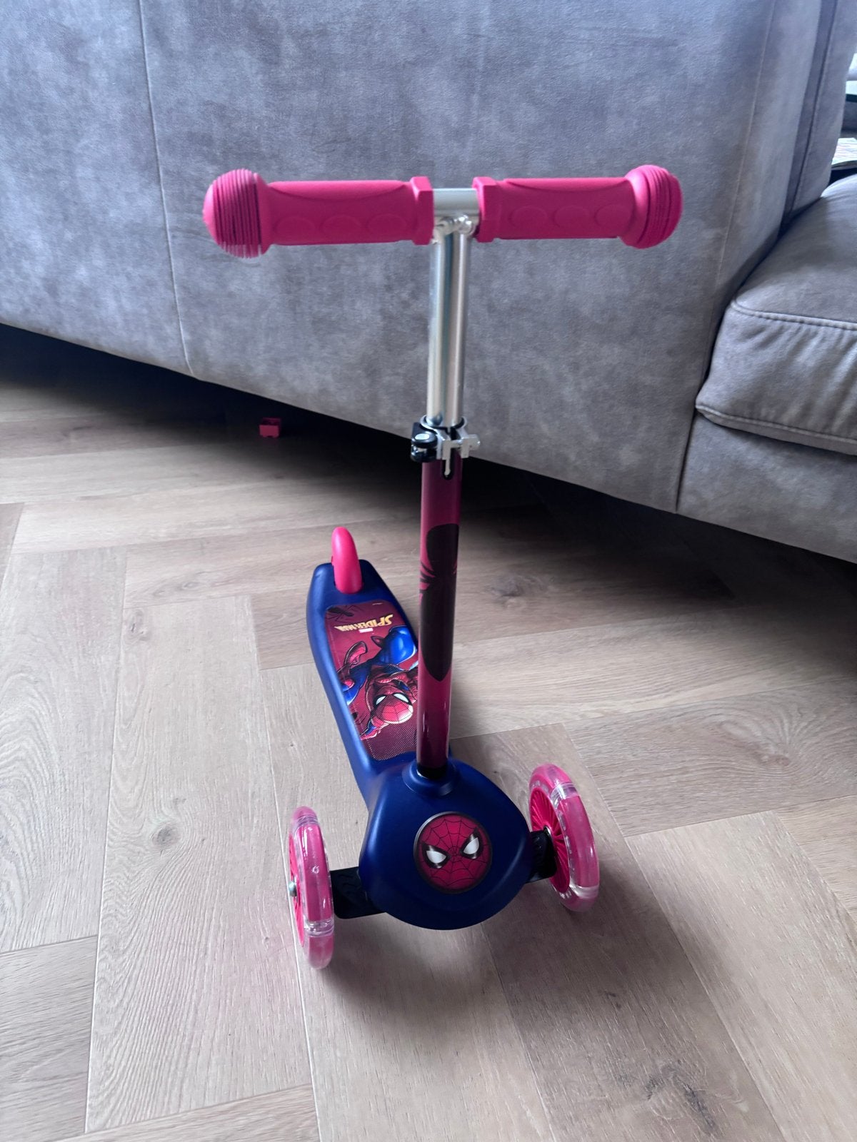 Nieuwe Spider-Man step met lichtjes, Fietsen en Brommers, Ophalen, Nieuw, Gewone step