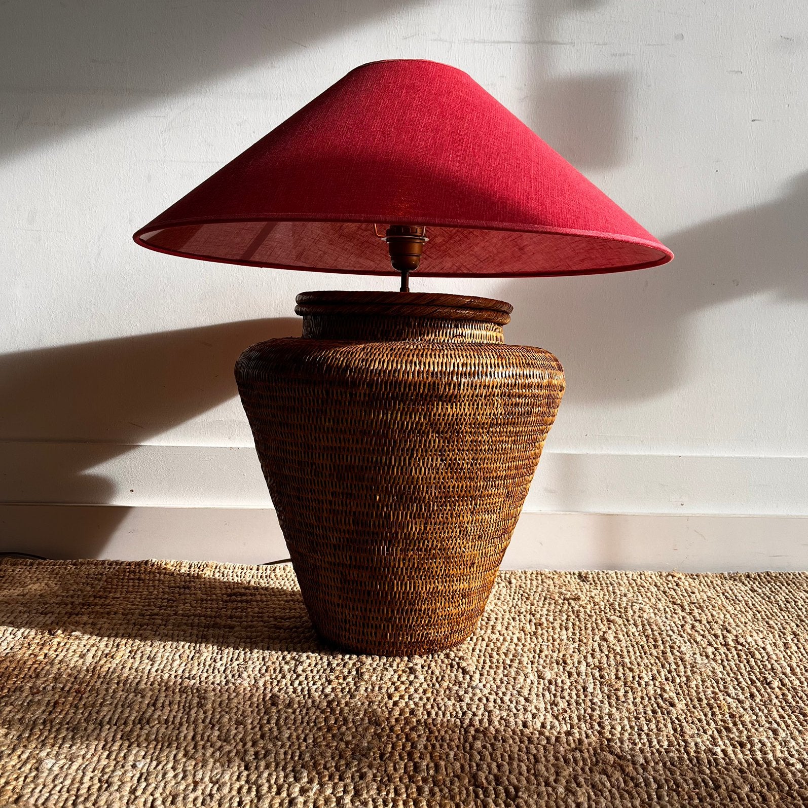 Grote Birma rieten rotan tafellamp raspberry kap vintage, Ophalen, Vintage, Zo goed als nieuw, X
