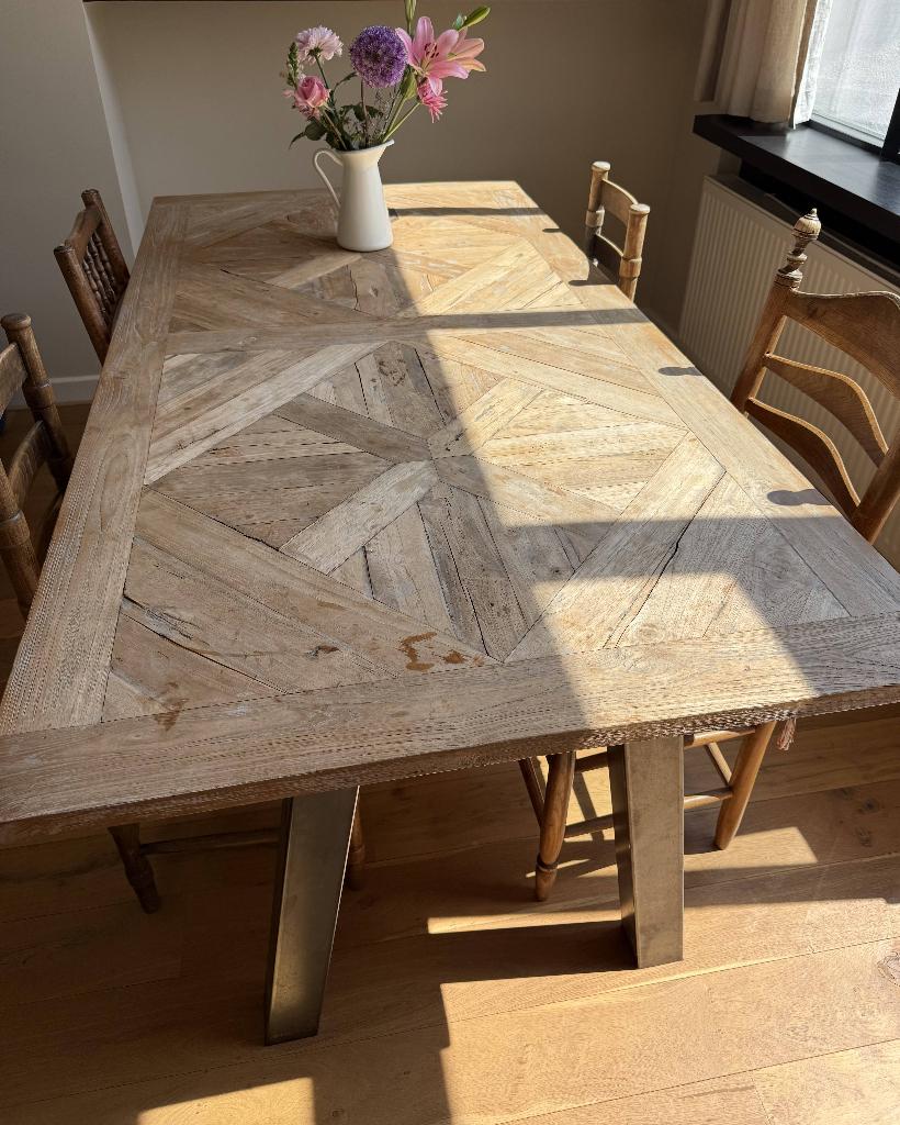 Prachtige teak houten eettafel (oude Balinese deur), Ophalen, Teakhout, 50 tot 100 cm, Vijf personen of meer