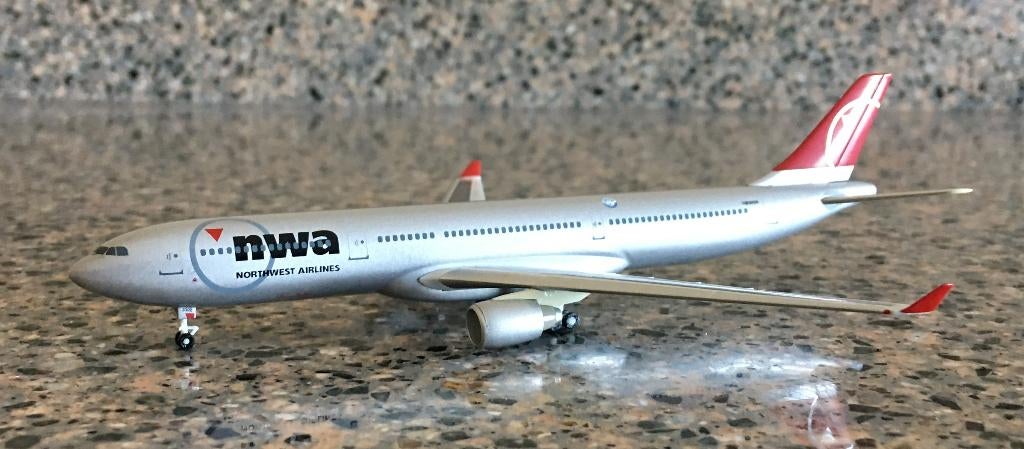Northwest Airlines Airbus A330 1:400, Ophalen of Verzenden, Zo goed als nieuw, Schaalmodel