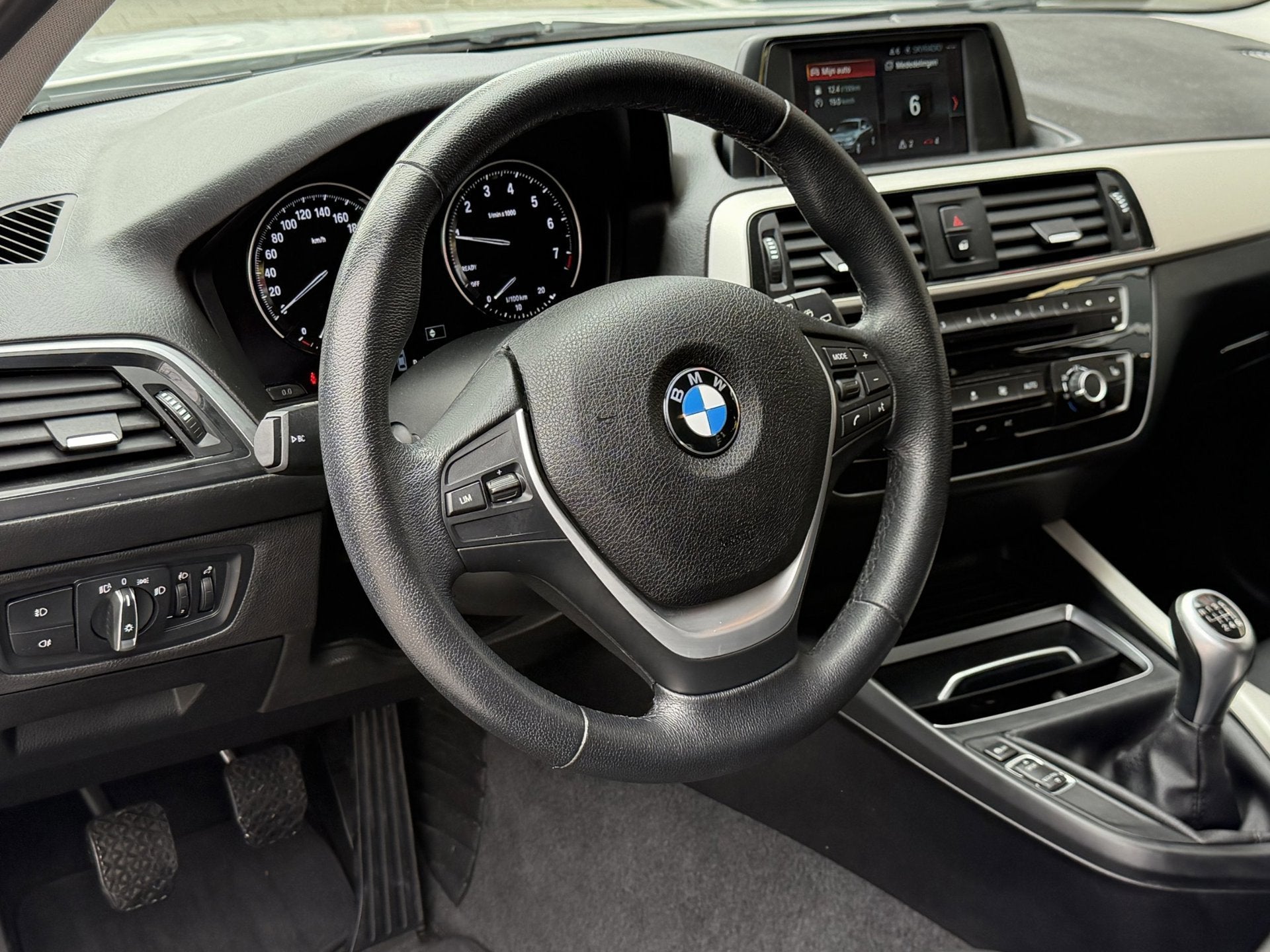 BMW 1-serie 118i 5Drs - 47.000 KM I Navigatie / Apple CarPla, Dealer onderhouden, Wit, Origineel Nederlands, Bedrijf