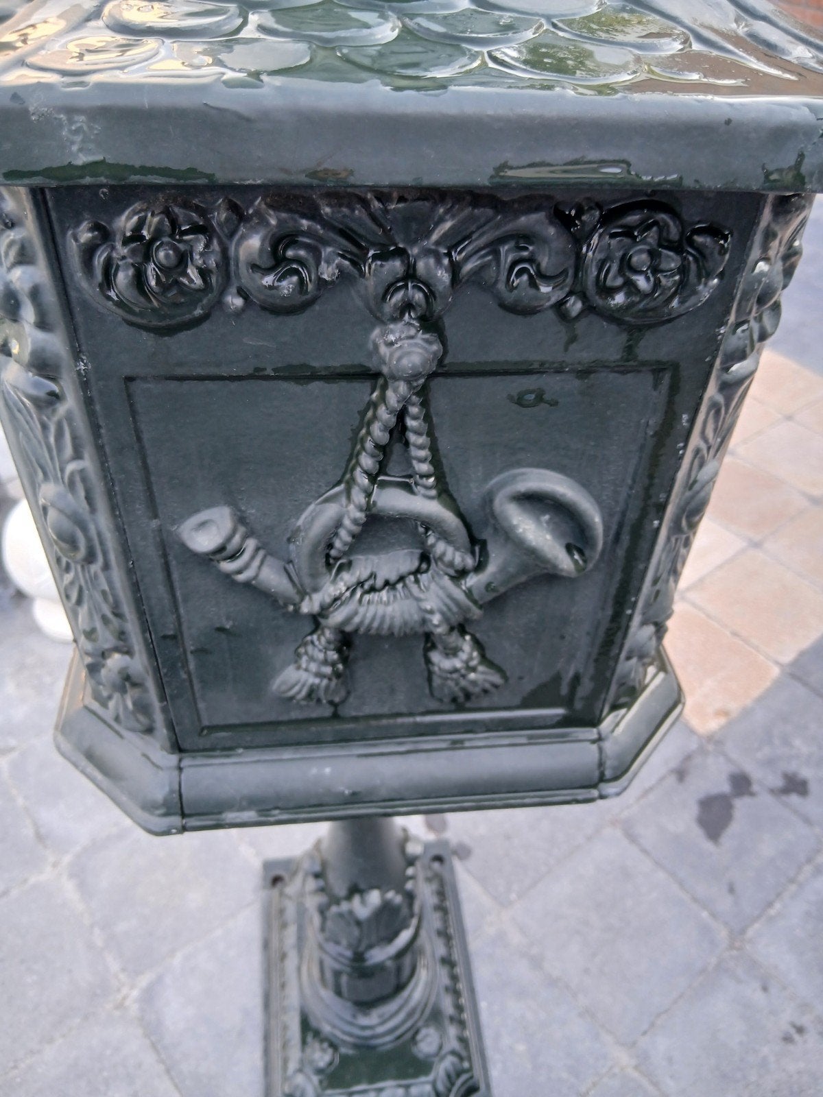 Antieke gietijzeren brievenbus met ornamenten, Huis en Inrichting, Ophalen, Groen, Gebruikt, Klassiek