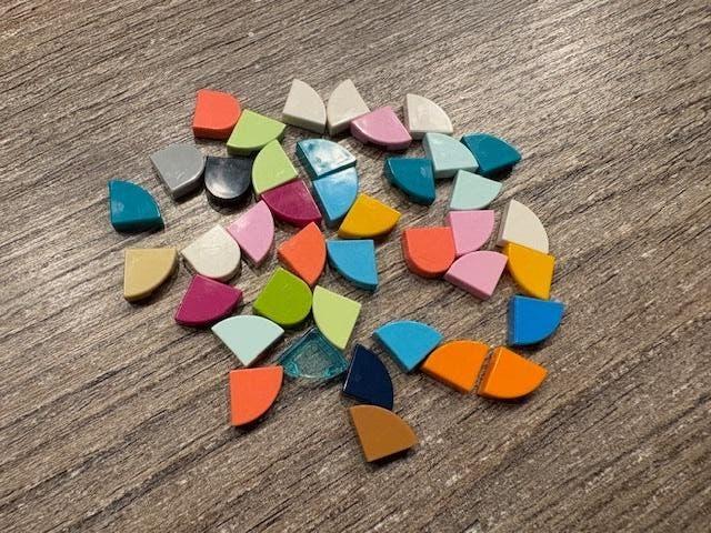 lego 1x1 dots in div. kleuren, samen voor 0,90, Ophalen of Verzenden, Zo goed als nieuw, Accessoire, Lego