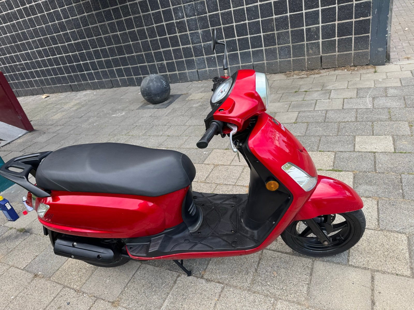 Rode SYM fiddle scooter, Fietsen en Brommers, Scooters | SYM, Ophalen, Maximaal 45 km/u, Zo goed als nieuw, Benzine
