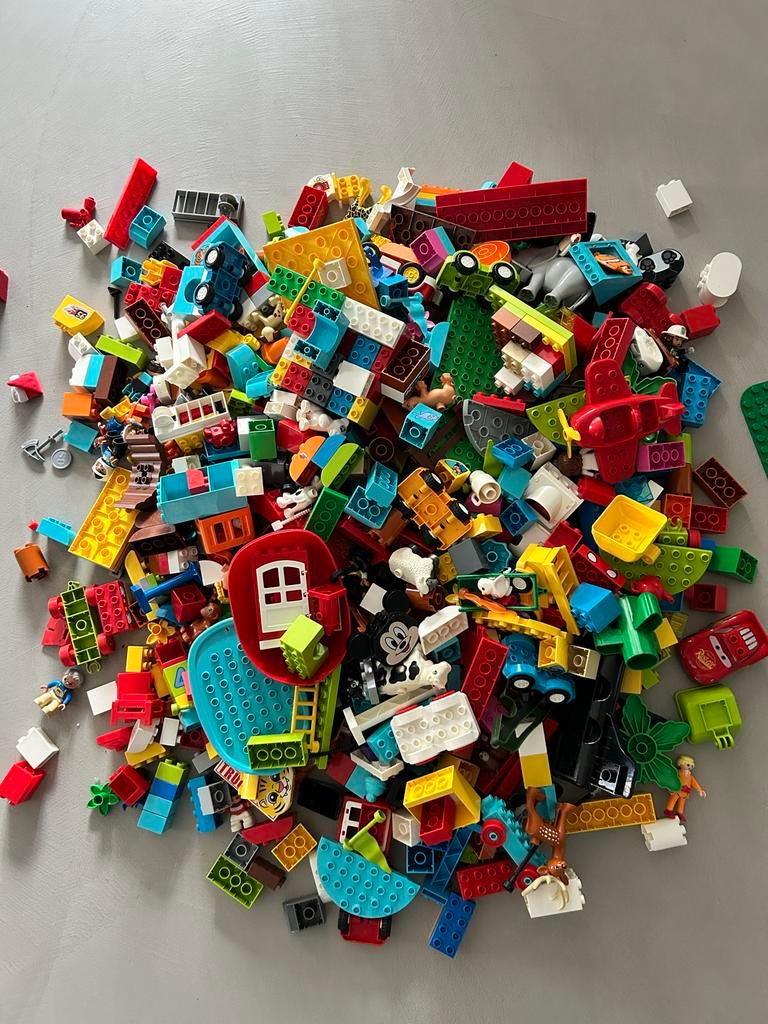 Grote doos met diverse Lego Duplo blokken en figuren, Inclusief minifiguren, Gebruikt, Overige thema's, Ophalen of Verzenden