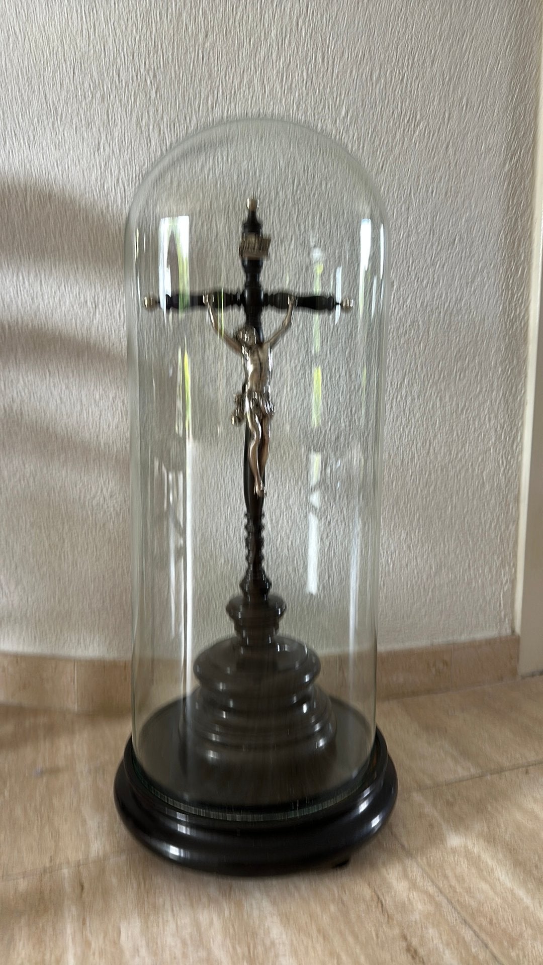 Antiek Kruisbeeld in Glazen Stolp - Religieuze Kunst, Ophalen