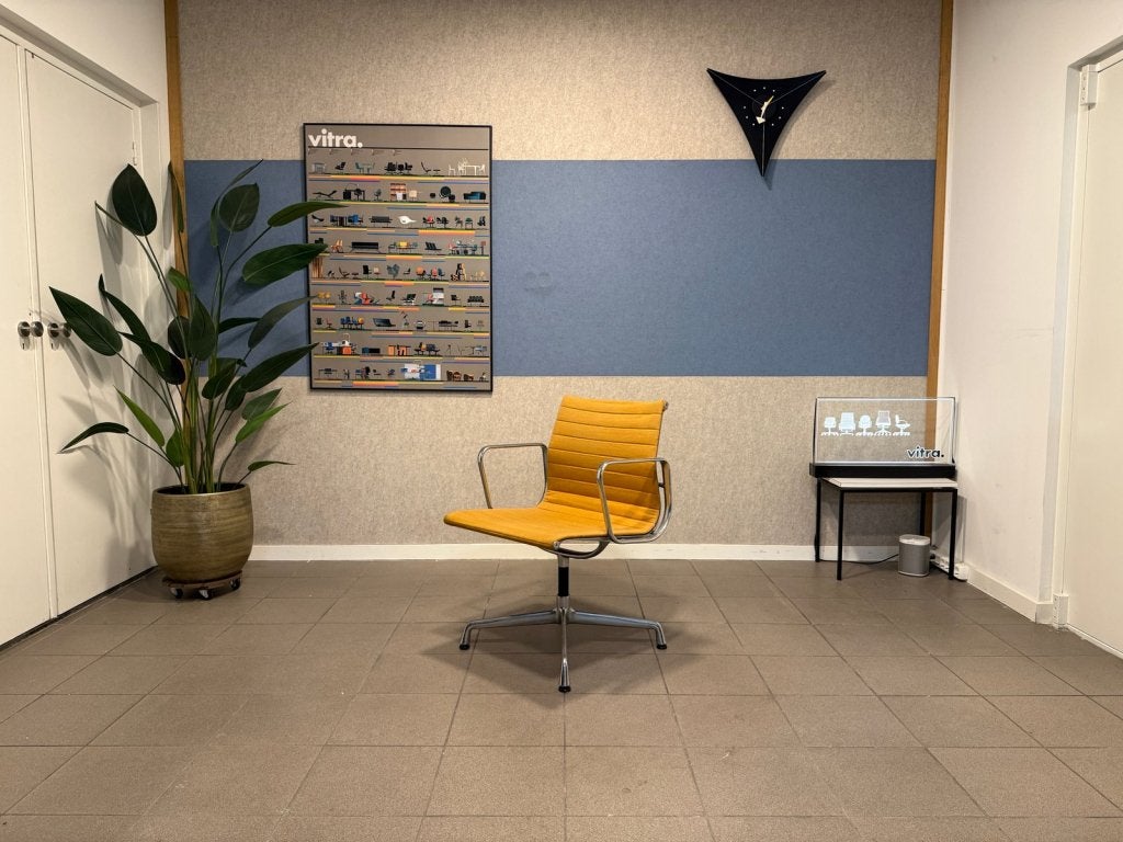 Vitra | Eames | EA107 | Oranje Hopsak / Verchroomd | 2x