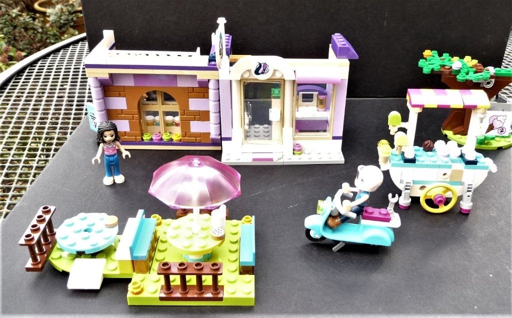 LEGO FRIENDS DIV TRACTOR, WINKEL IJSKAR ,SCOOTER, HART SET, Verzenden, Friends, Zo goed als nieuw, Complete set