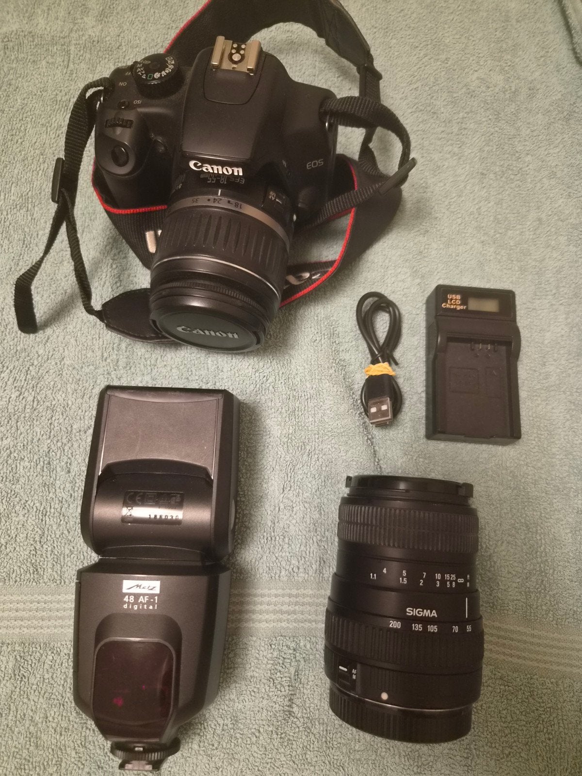 Canon EOS 1000D DSLR Camera met 2 lenzen en flitser, Ingebouwde flitser, Gebruikt, Spiegelreflex, Canon