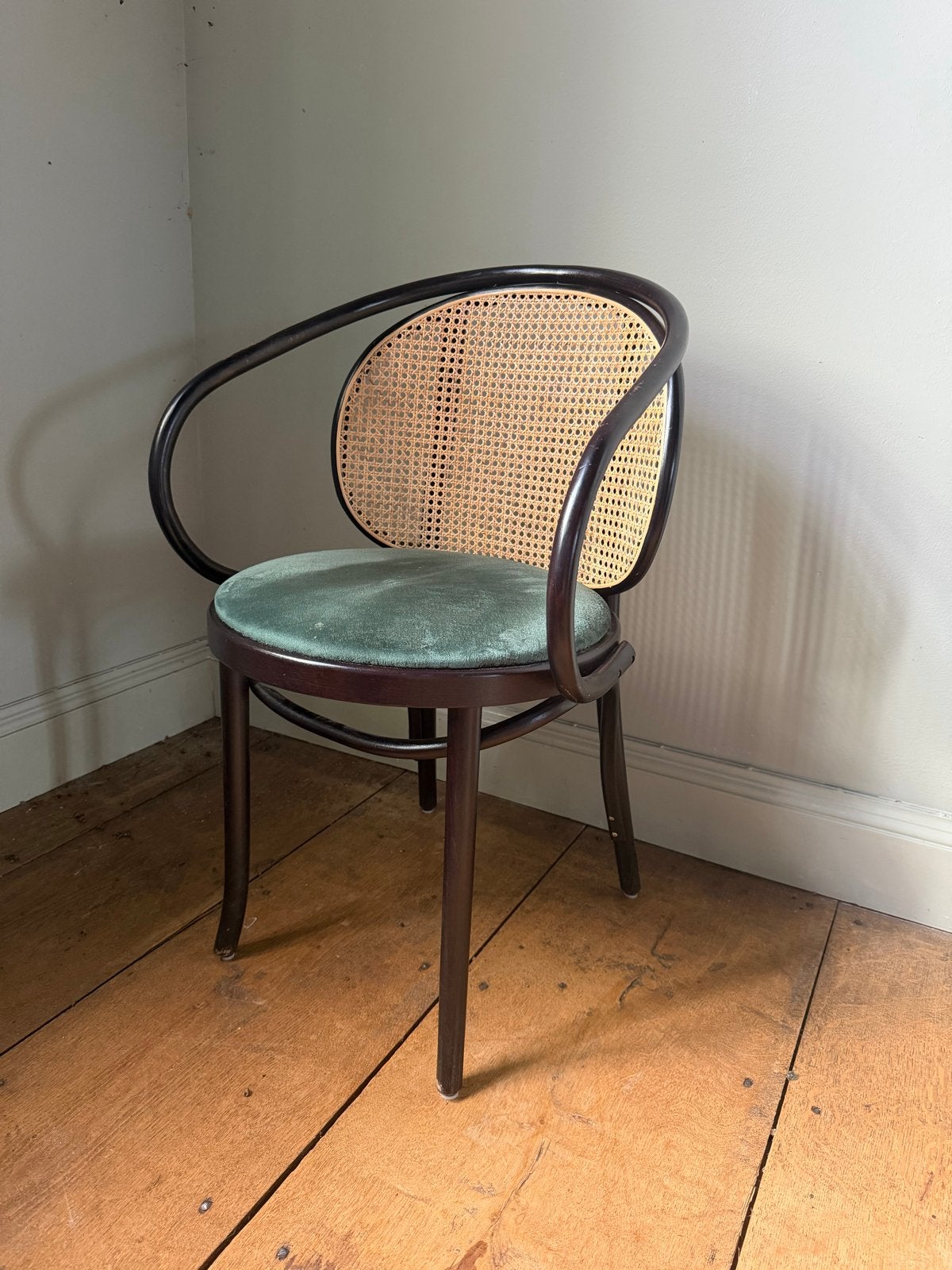 Thonet stoel met webbing en groen fluwelen zitting, Ophalen of Verzenden