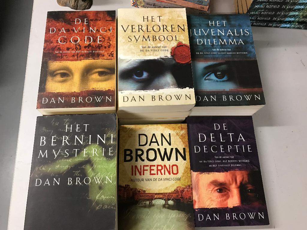 Dan Brown James Redfield Simon Cox boeken Zie lijst + DVD, Boeken, Ophalen of Verzenden, Gelezen, Dan Brown, Wereld overig