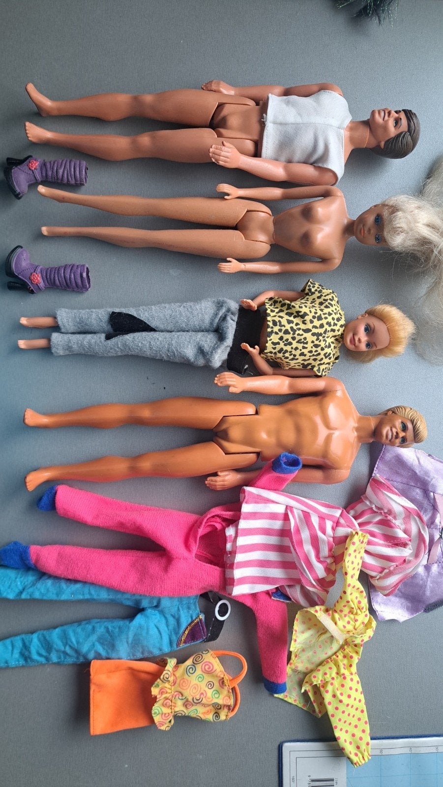 Vintage Barbie en Ken poppen met diverse kleertjes, Ophalen of Verzenden, Gebruikt, Pop
