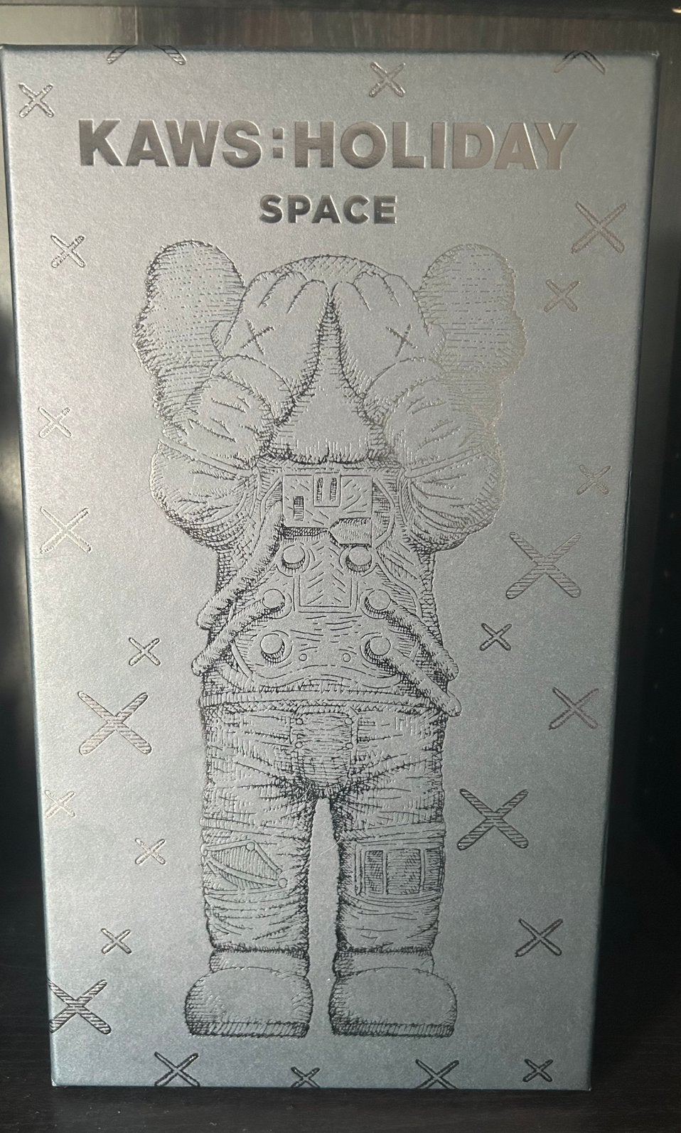 Kaws holiday space black, Ophalen of Verzenden, Zo goed als nieuw