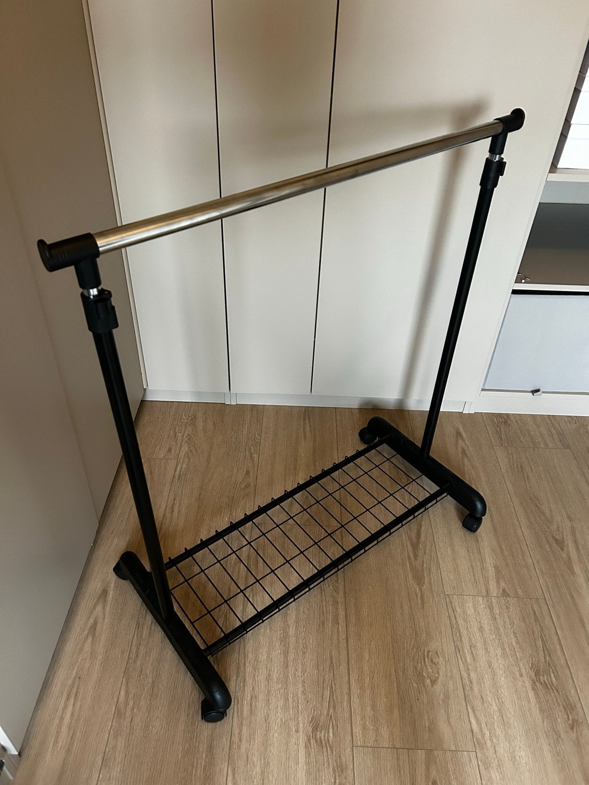 Kledingrek met wielen en opbergruimte (2 st.), Ophalen, Met wielen, Zo goed als nieuw