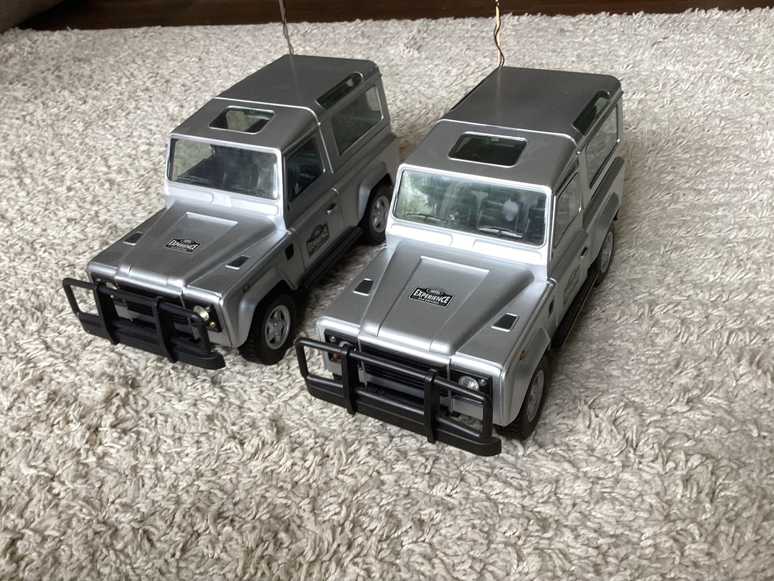 Landrover Defender LR90 RC Schaal 1:12 2x identiek, Ophalen of Verzenden, Zo goed als nieuw, Overige schalen, Auto offroad