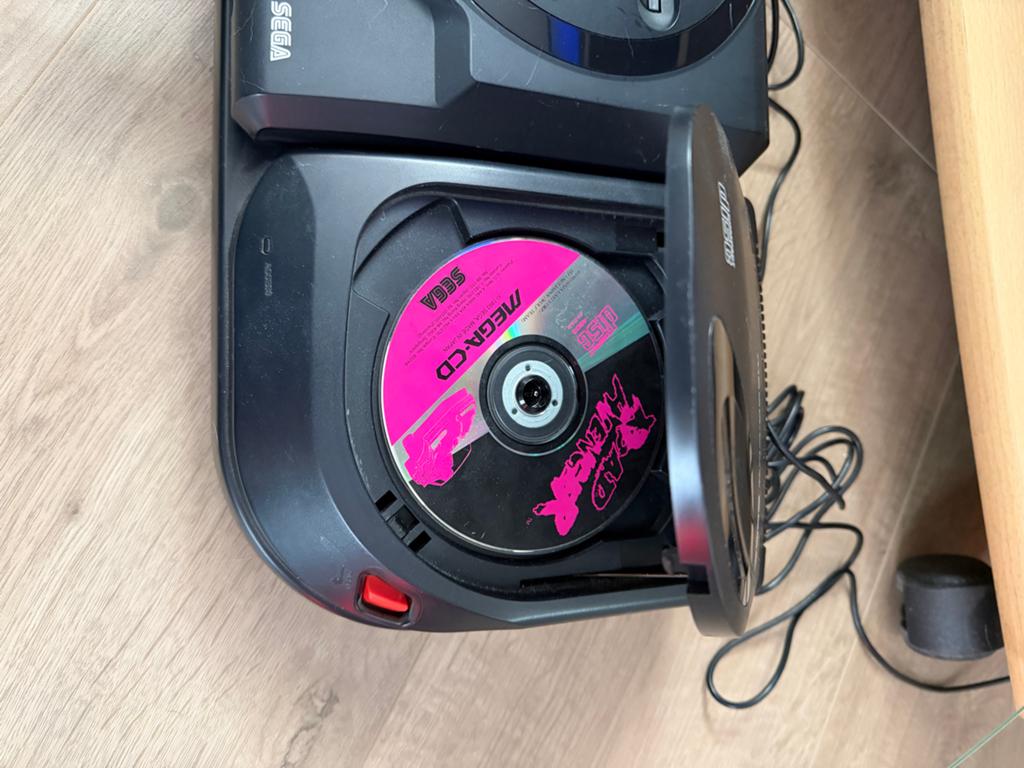 Sega Mega Drive met Mega-CD II en controller, Spelcomputers en Games, Spelcomputers | Sega, Gebruikt, Mega Drive, Met 1 controller