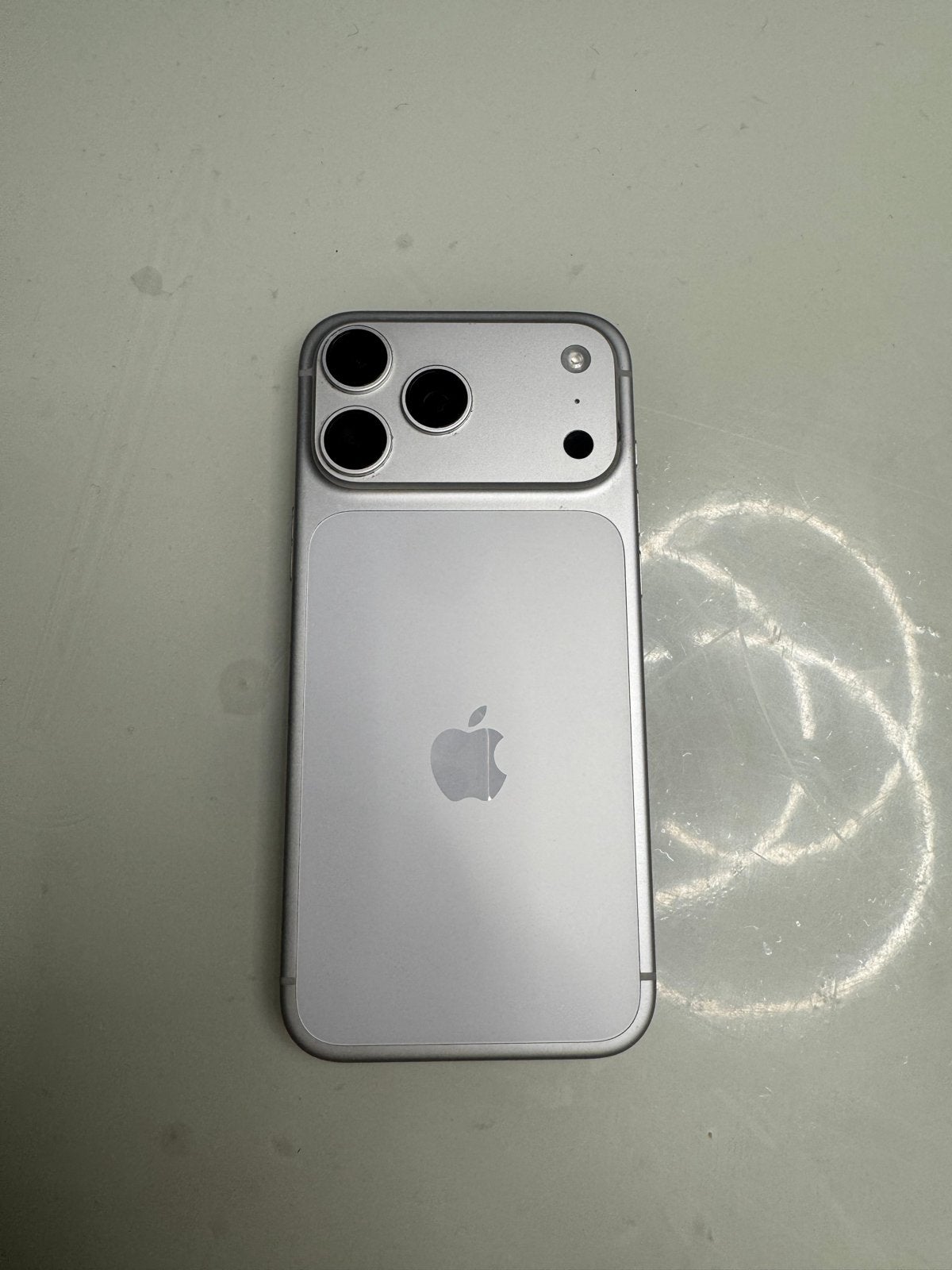 iPhone 17 Pro Max Zilver 256 GB - Zo goed als nieuw, Telecommunicatie, Zo goed als nieuw, Zonder simlock, Zonder abonnement, Zilver