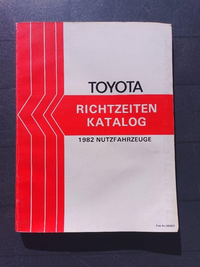 Zeldzaam Toyota bedrijfsauto's 1982 dealer werktijd katalog, Boeken, Verzenden, Gelezen, Toyota