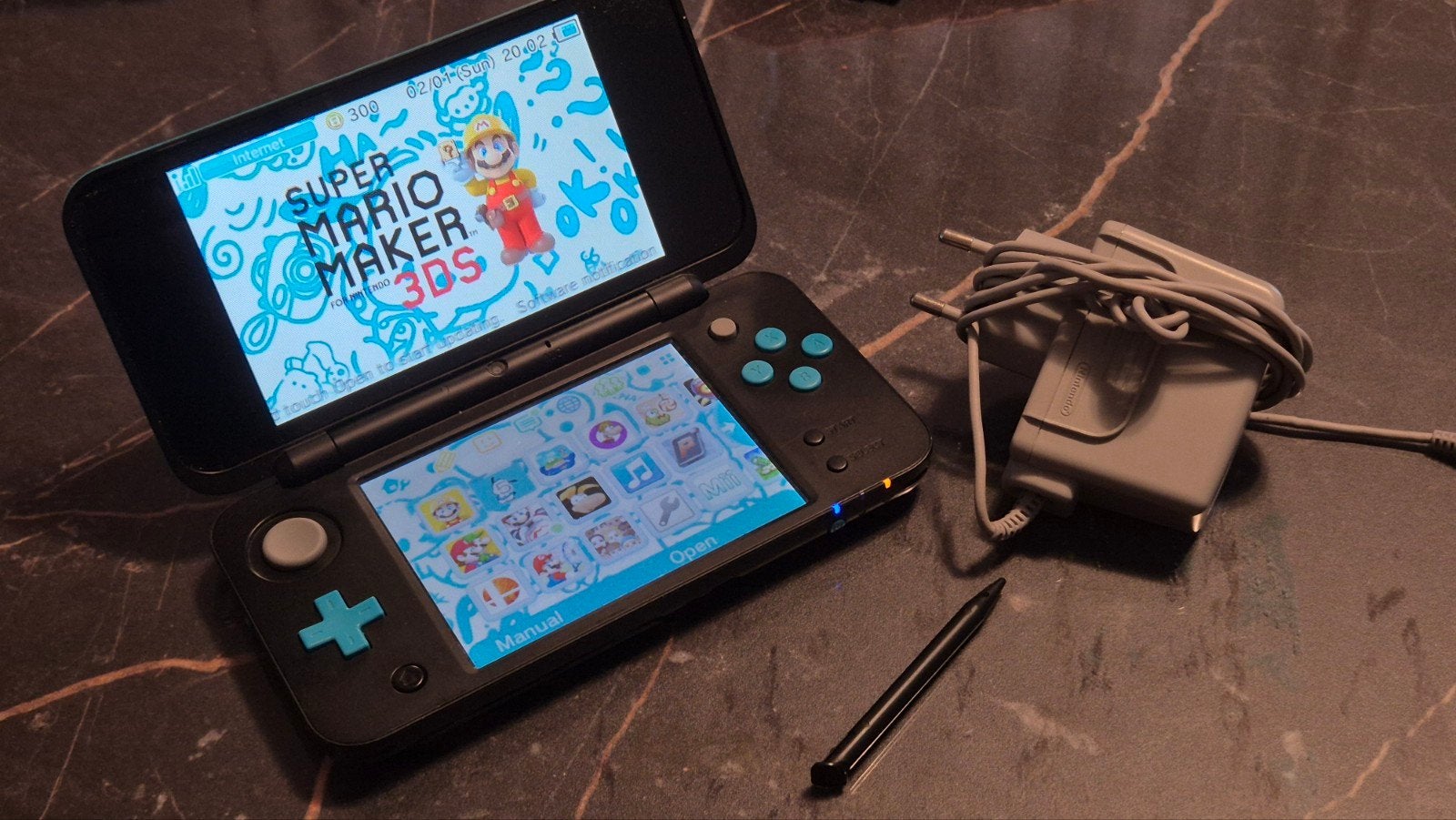 Nintendo 2DS XL Zwart/Turquoise met Super Mario Maker 3DS, Spelcomputers en Games, Spelcomputers | Nintendo 2DS en 3DS, Zo goed als nieuw