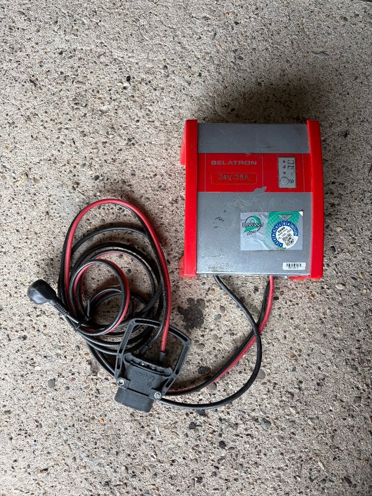 Benning Belatron acculader 24V 25A, Ophalen of Verzenden, Gebruikt