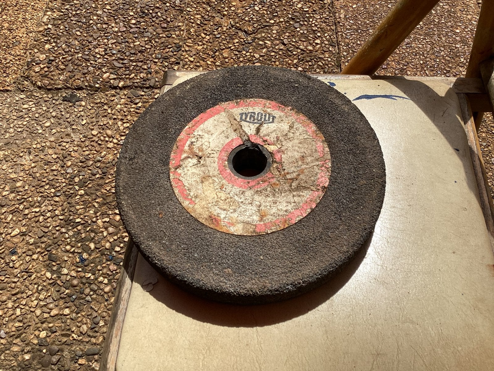 Te koop grote Slijpsteen Grof 250mm Tyrolit, Ophalen of Verzenden, Zo goed als nieuw, 1000 watt of meer, Werkbankslijpmachine