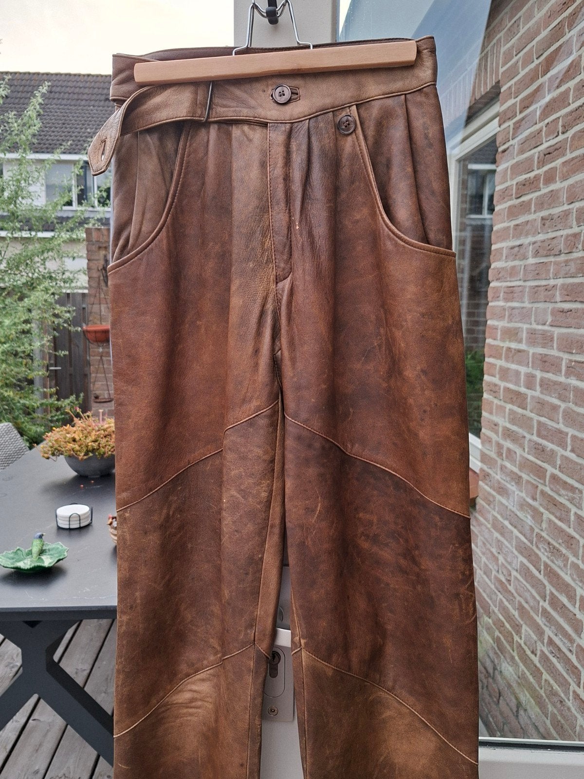 Vintage bruine leren broek maat S € 40,00, Bruin, Ophalen of Verzenden, Onbekend, Maat 36 (S)