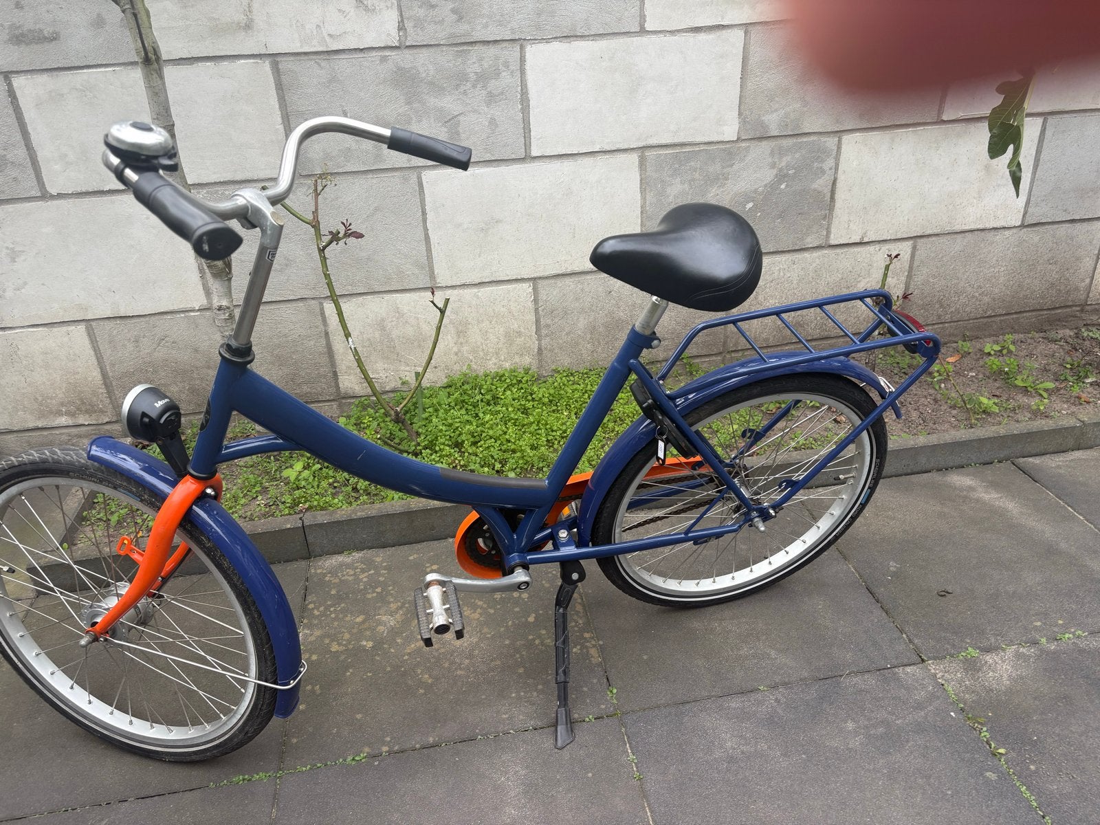 Blauwe fiets met lage instap en bagagedrager, Fietsen en Brommers, Overige merken, Velgrem, Ophalen of Verzenden, 50 tot 53 cm