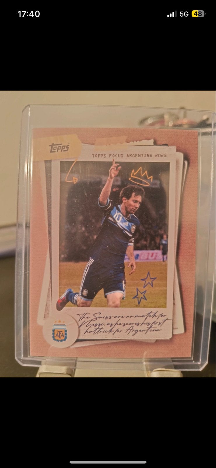 Topps Focus Argentina 2025 Messi Voetbal Spelerskaart, Ophalen of Verzenden, Zo goed als nieuw, Buitenlandse clubs, Spelerskaart
