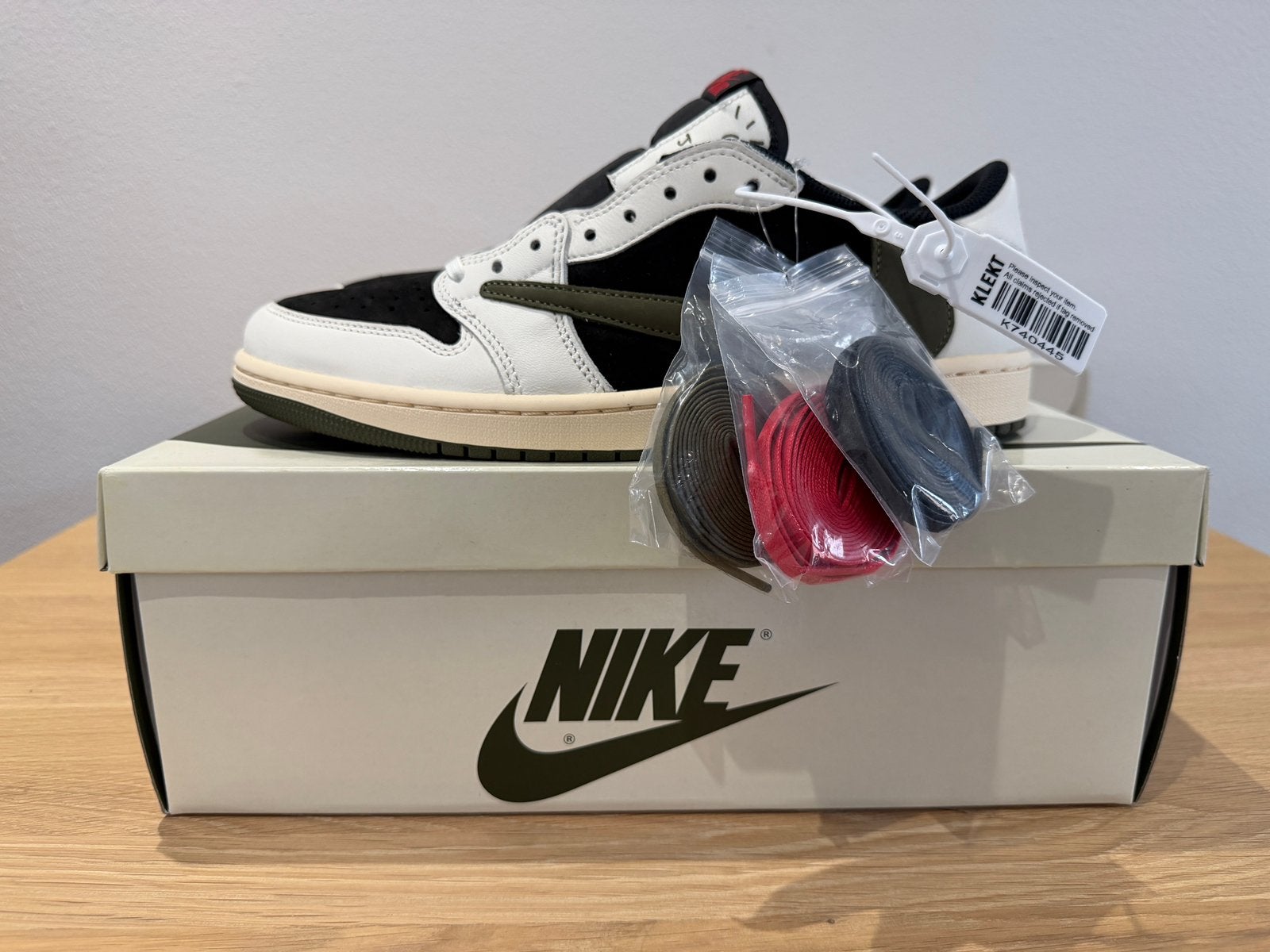 Nike Air Jordan 1 Low Olive maat 44,5, Ophalen, Nieuw
