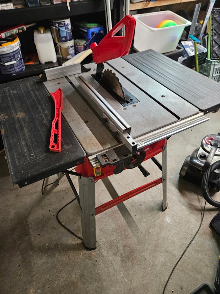 Einhell Zaagtafel TC-TS 2025/1 U, Doe-het-zelf en Verbouw, Gereedschap | Zaagmachines, Ophalen, Gebruikt, Cirkelzaag, 70 mm of meer