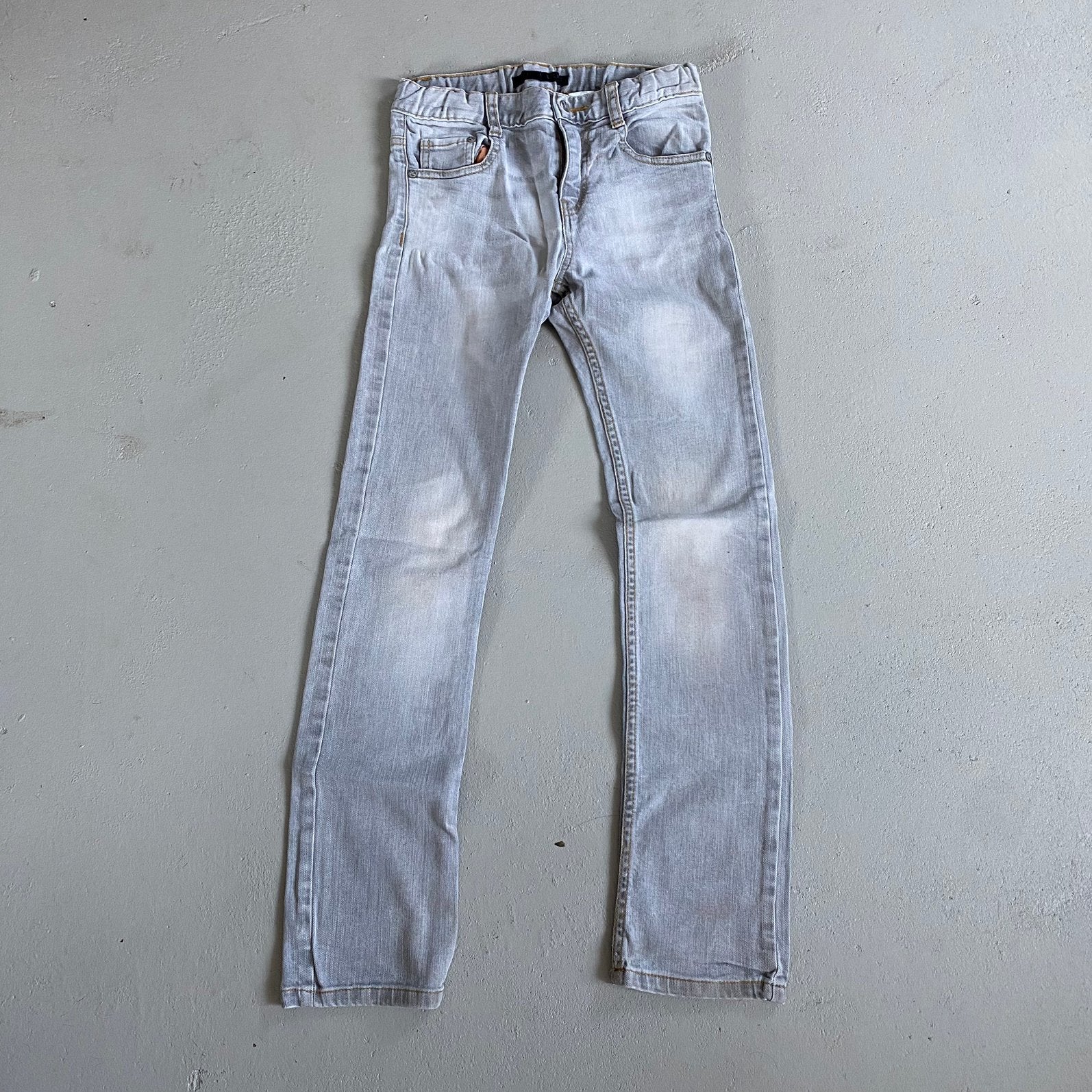 Mooie grijze jeans van IKKS maat 10 jaar, Verzenden, Zo goed als nieuw, Jongen, Broek