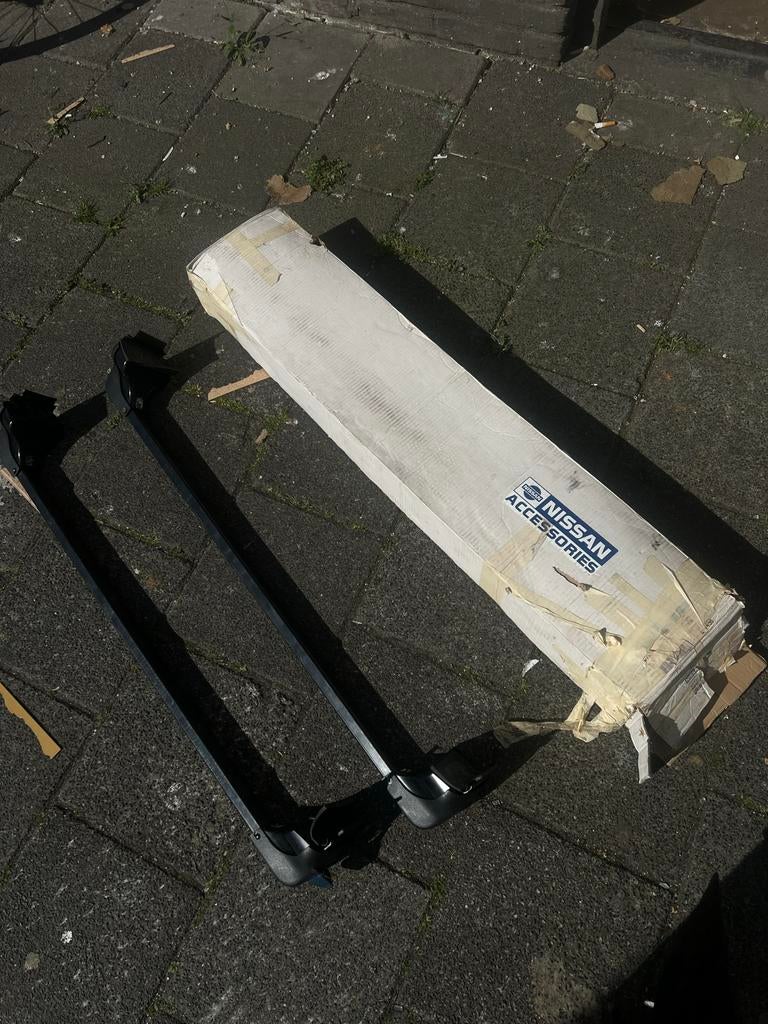 Nissan Almera Sedan dakdragers met sleutel, Ophalen, Gebruikt