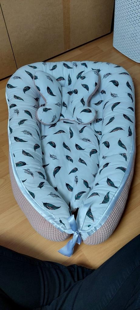 Handgemaakt tweezijdig babynestje met vlinderkussen, Ophalen of Verzenden